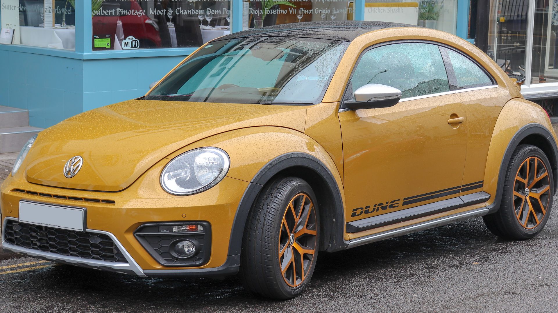 File:2016 Volkswagen Beetle Dune TSi BlueMotion Tech 1.2 Front.jpg