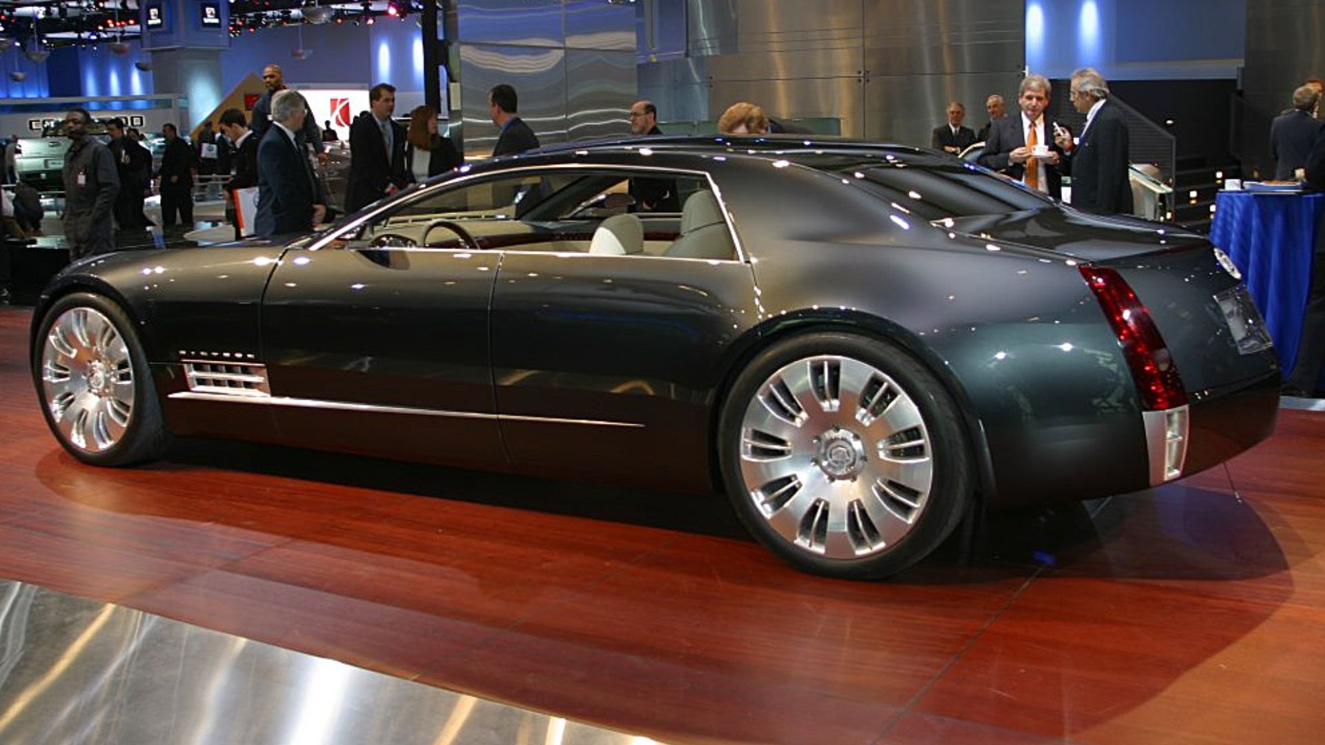 File:2003 Cadillac Sixteen concept.png