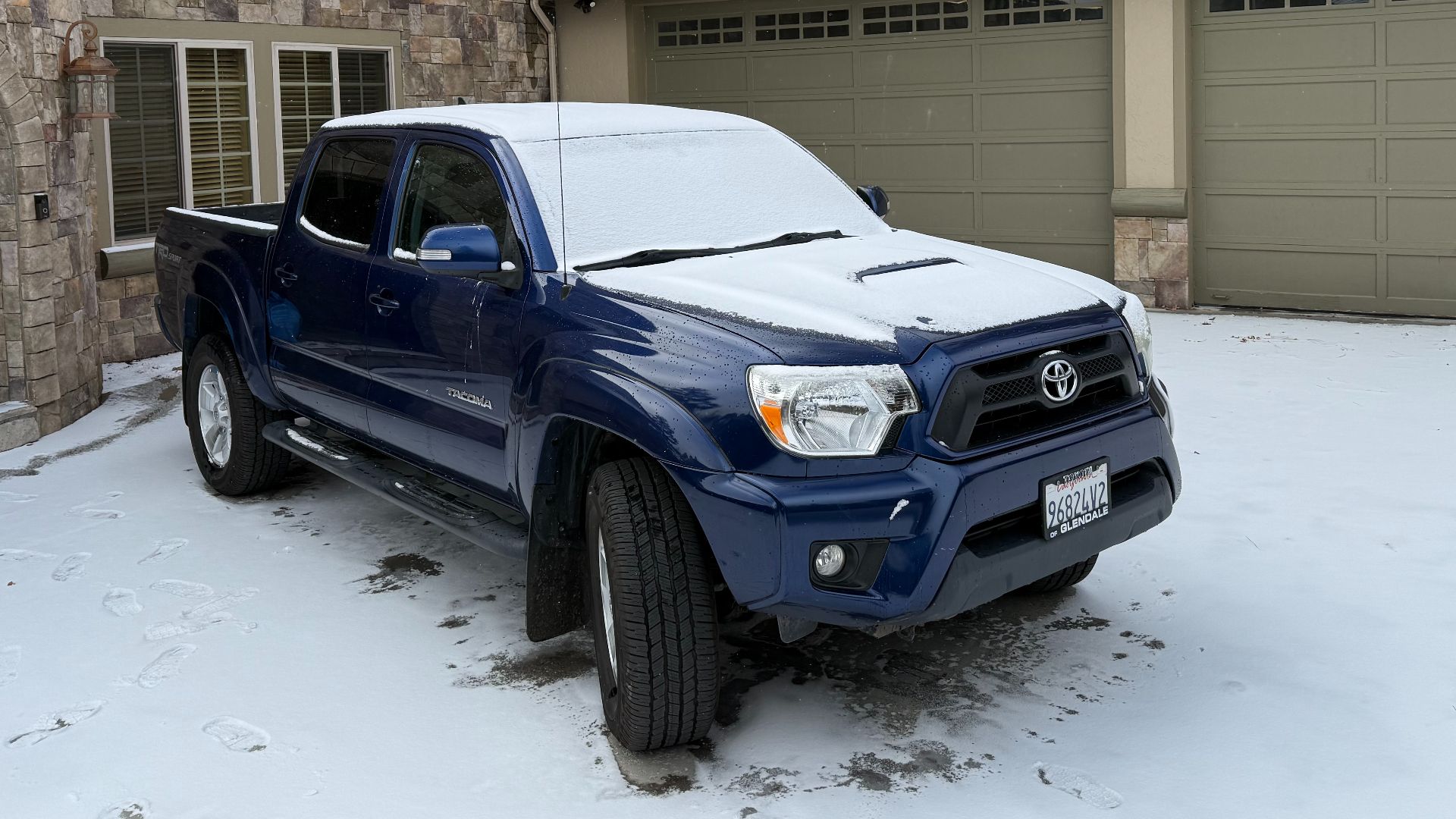 File:Toyota Tacoma in the Snow.jpg