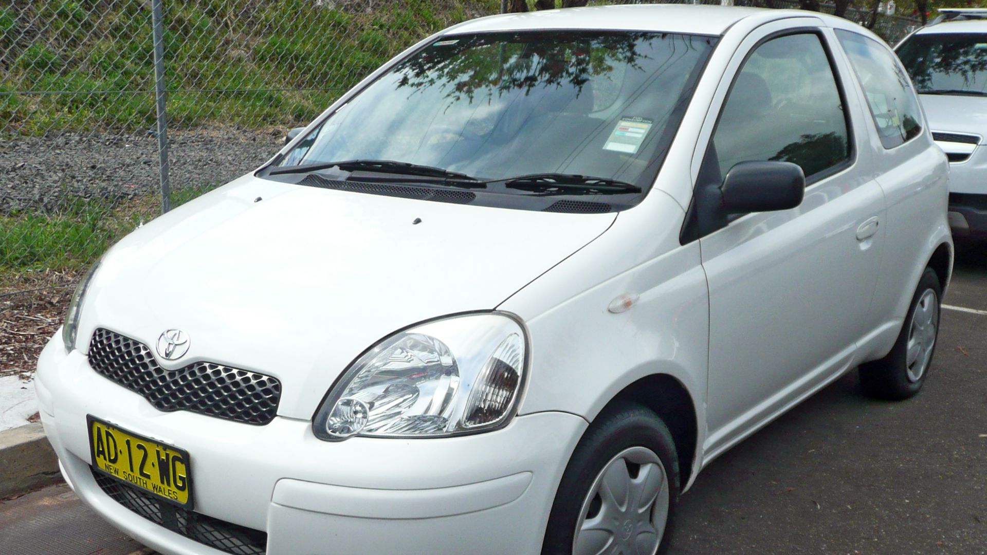 File:2003-2005 Toyota Echo (NCP10R) 3-door hatchback 02.jpg