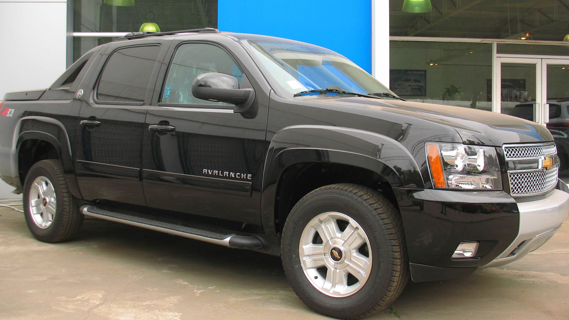 File:Chevrolet Avalanche Z71 Black Diamond Last Edition 2013.jpg