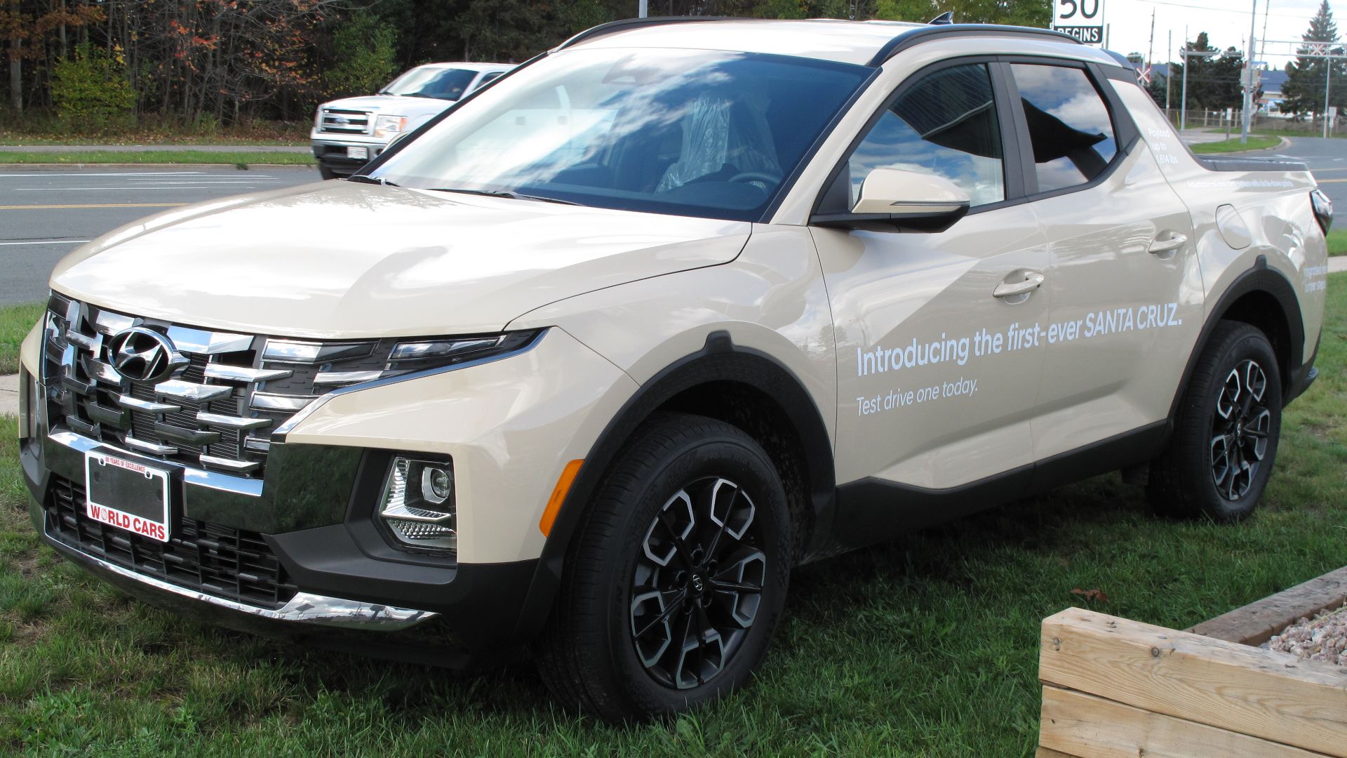 File:2022 Hyundai Santa Cruz, Front Left, 10-17-2021.jpg