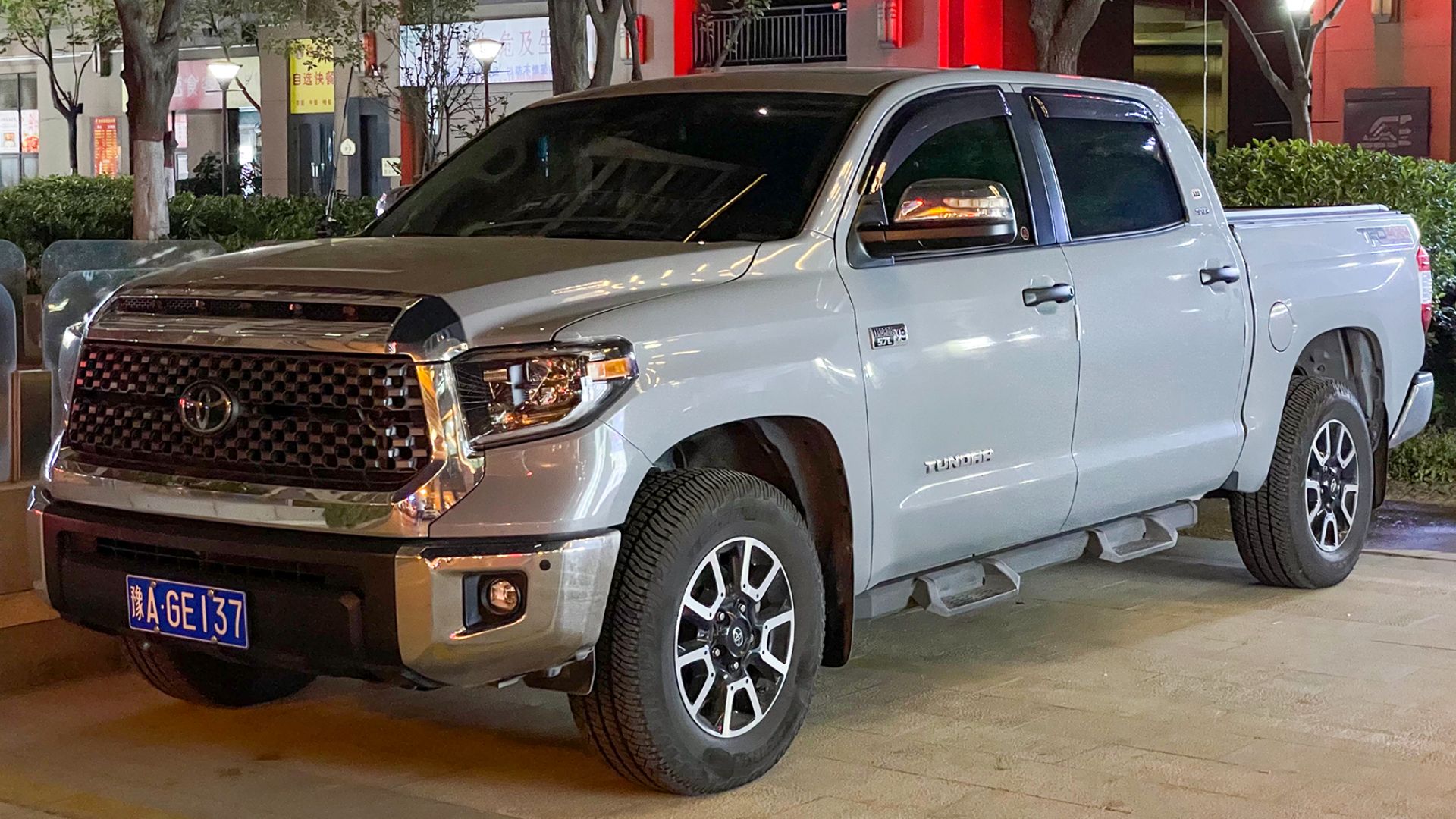 File:20210619 A Toyota Tundra in Zhengzhou.jpg