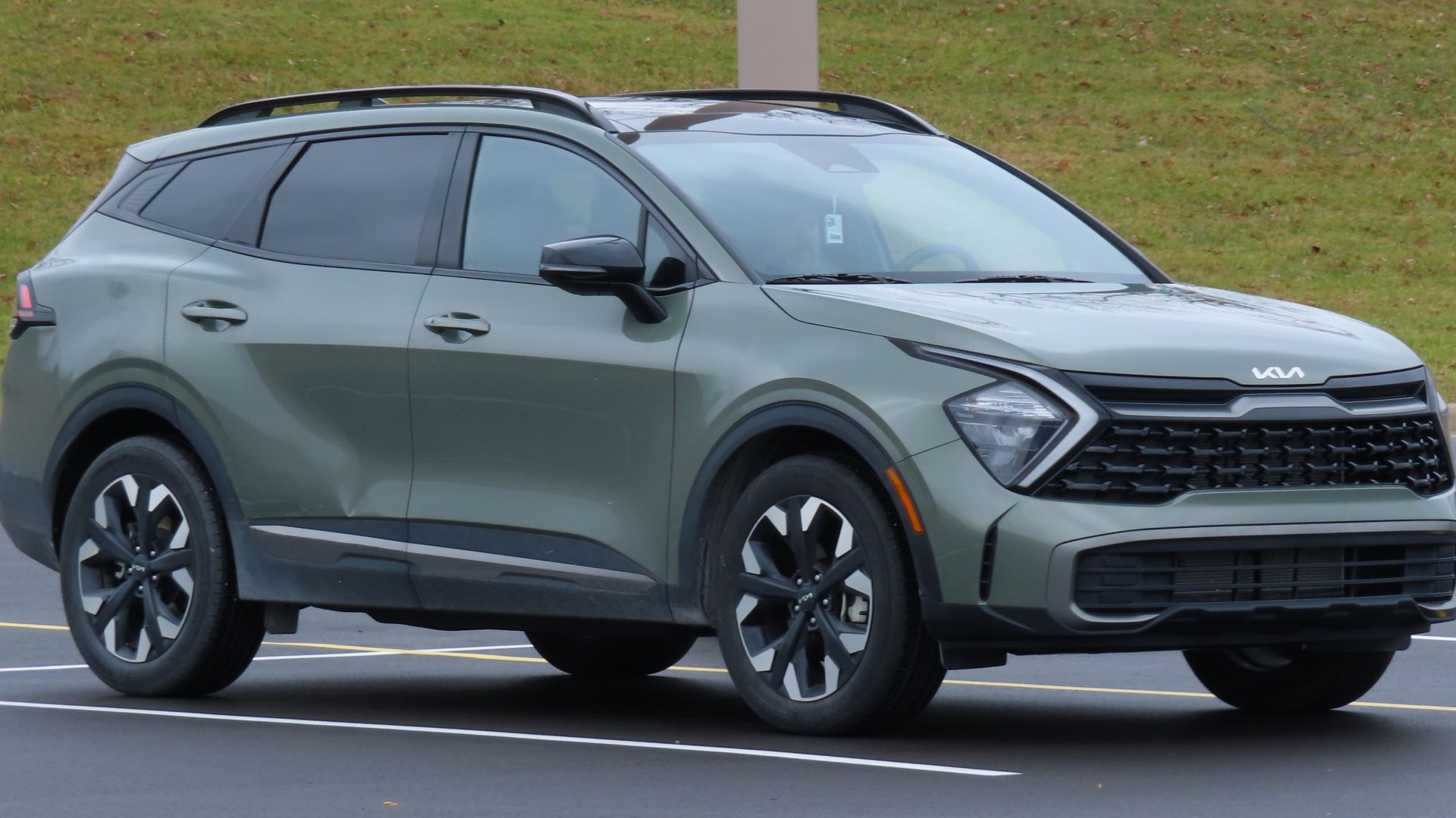 File:2023 Kia Sportage X-Line AWD, front right, 12-08-2022.jpg