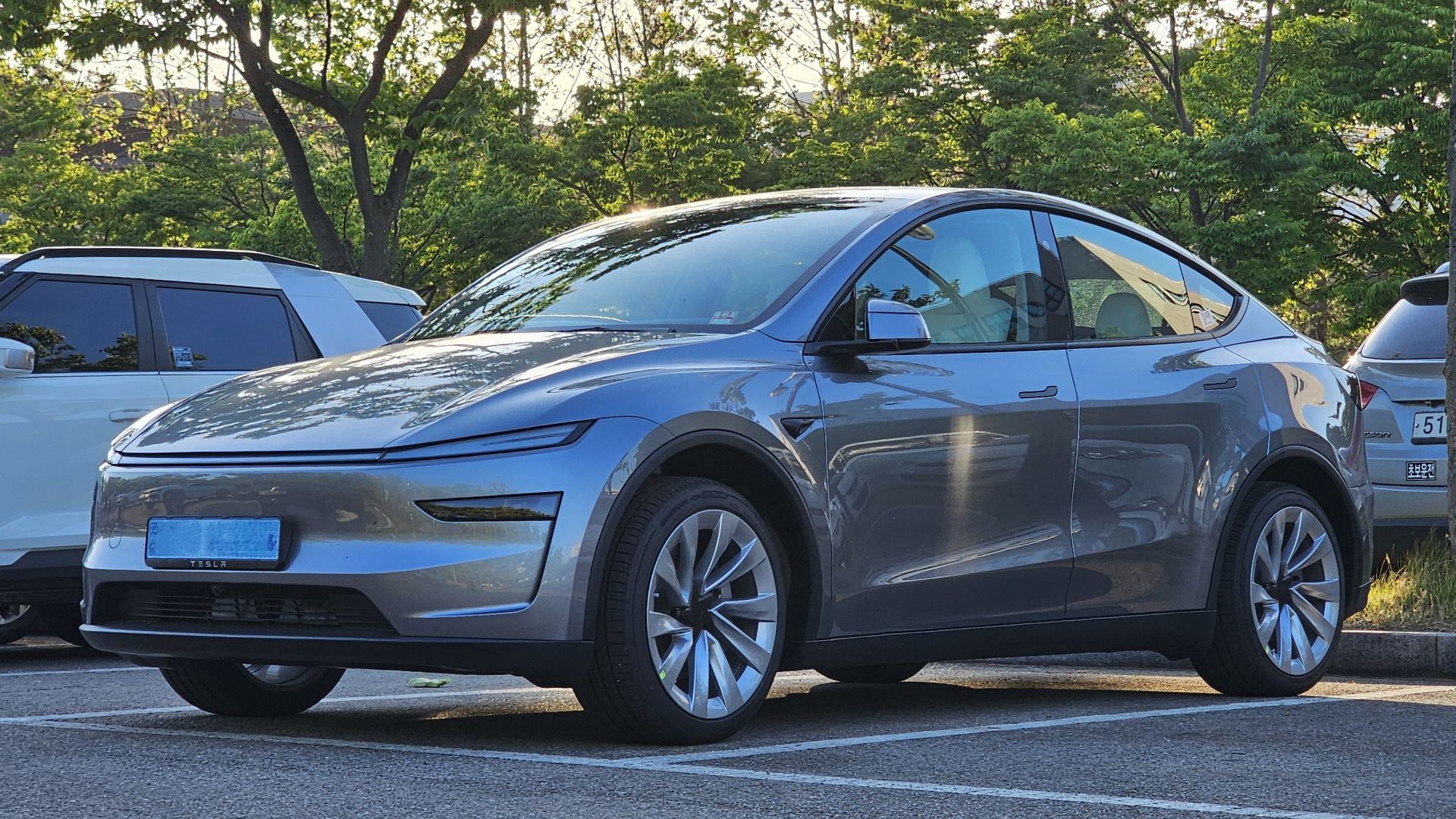 File:Tesla Model Y Dual Motor First Edition Juniper Quicksilver (8).jpg