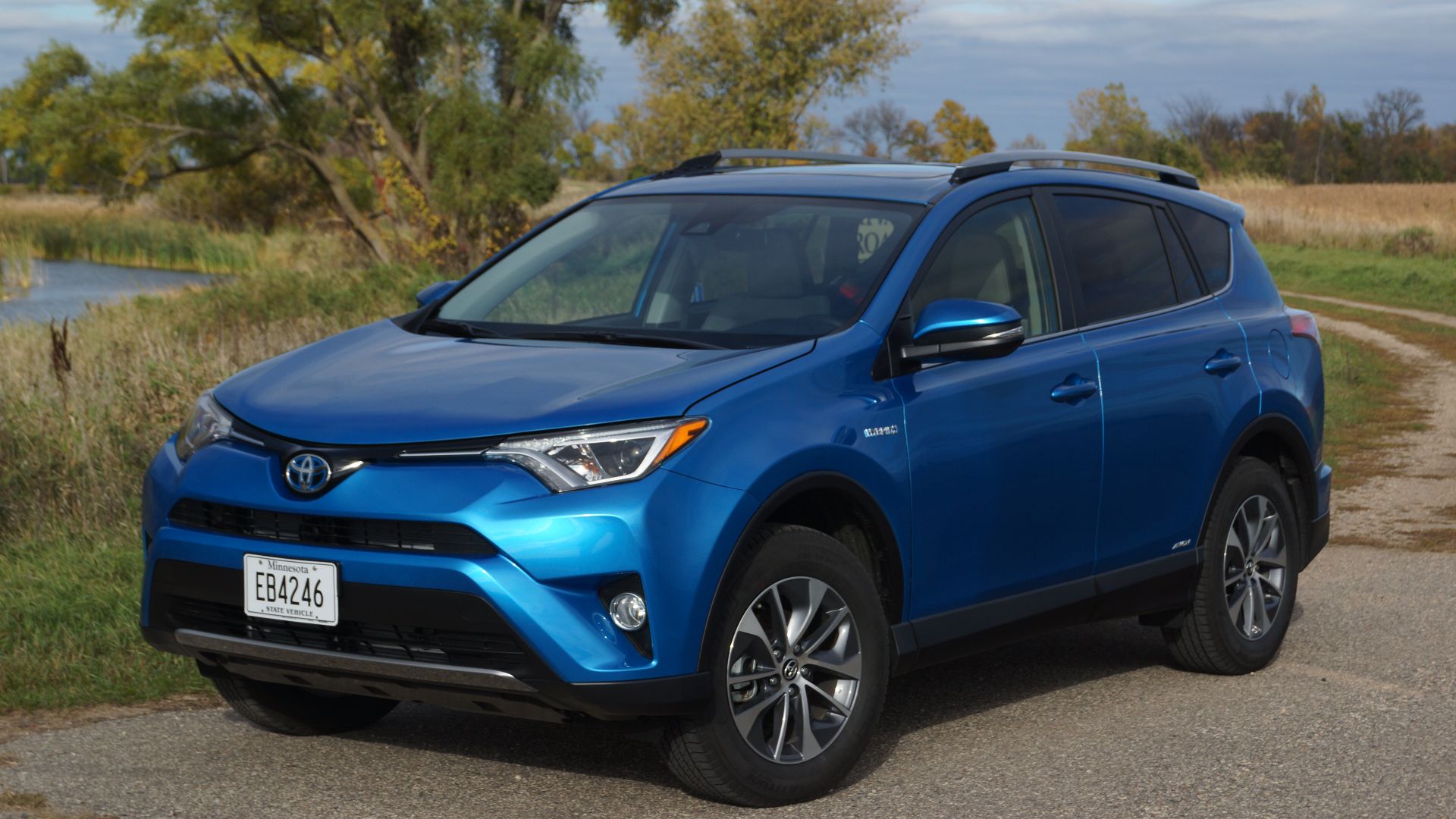 File:2017 Toyota RAV4 XLE Hybrid AWD-I.jpg