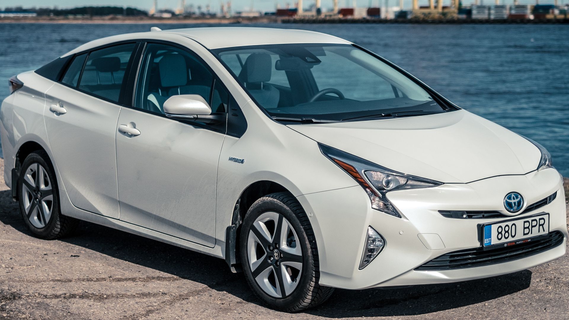 File:2016 Toyota Prius (ZVW50L) Hybrid liftback (2016-04-02) 01.jpg