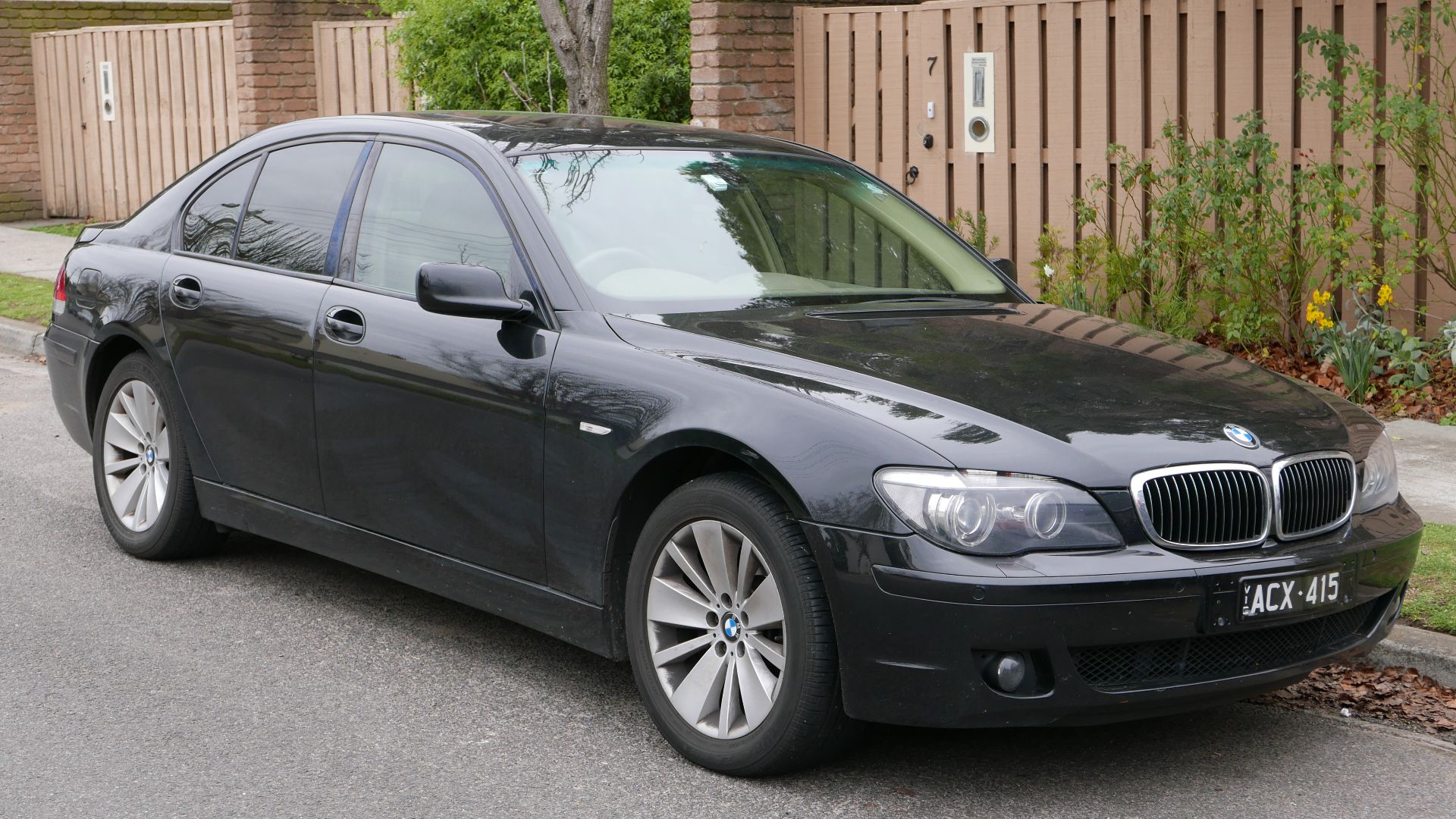 File:2006 BMW 730d (E65) sedan (2015-07-09) 01.jpg