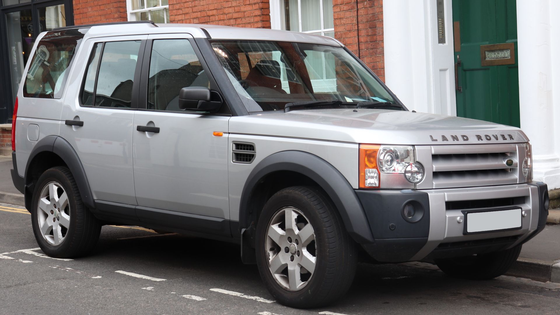 File:2004 Land Rover Discovery 3 TDV6 HSE 2.7 Front.jpg