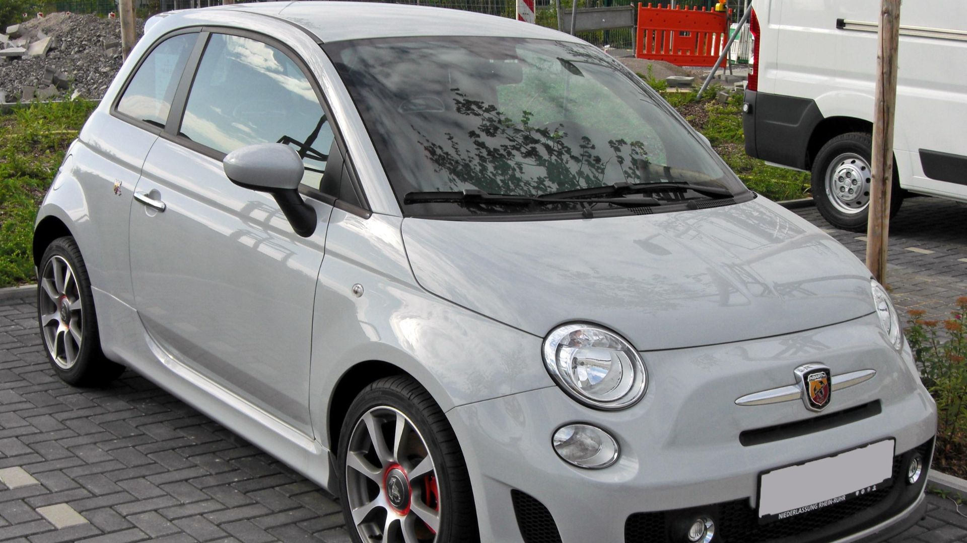 File:Fiat 500 Abarth 20090801 front.JPG