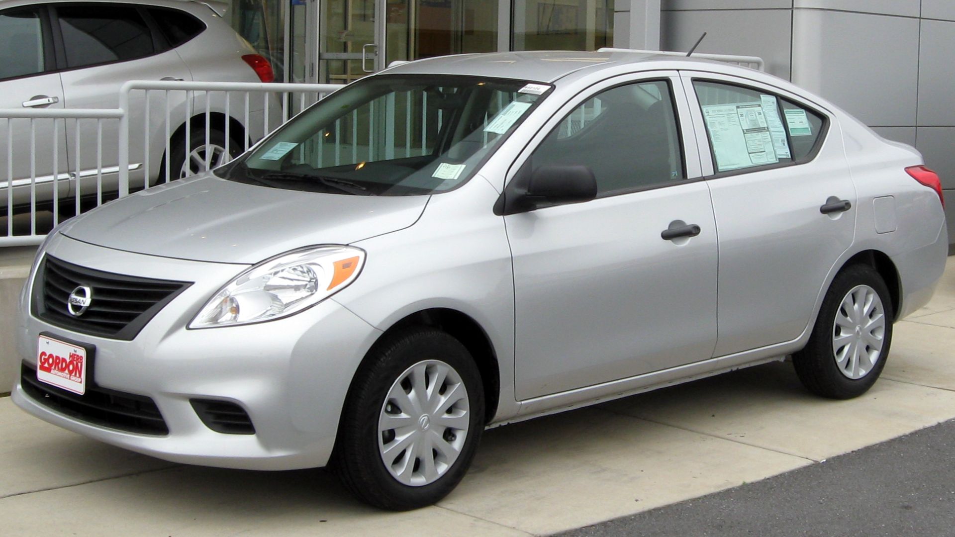 File:2012 Nissan Versa S -- 11-10-2011.jpg