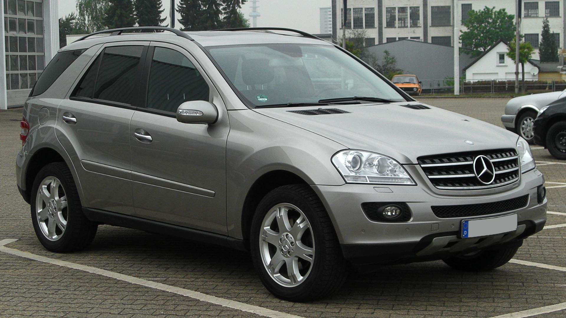 File:Mercedes-Benz ML 320 CDI 4MATIC (W 164) – Frontansicht (1), 27. April 2011, Velbert.jpg