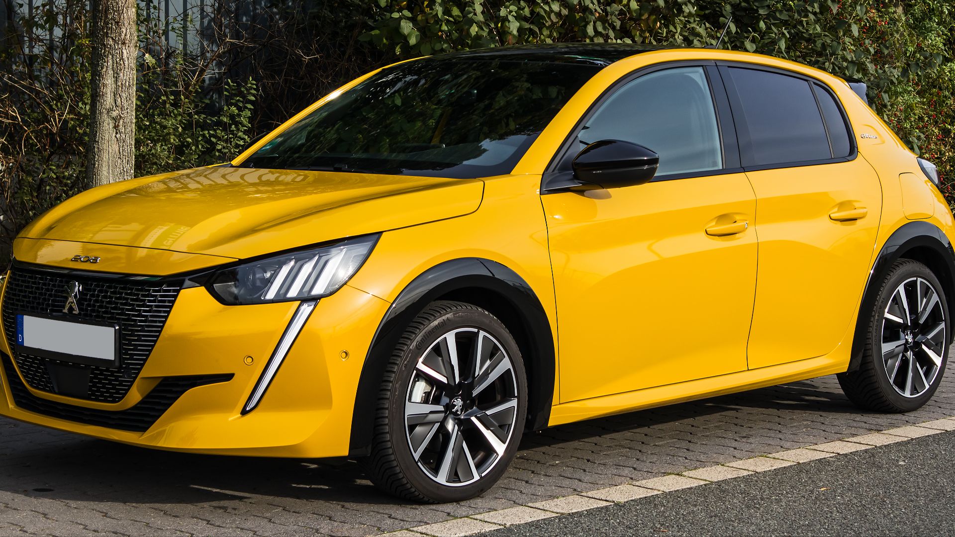 File:Peugeot 208 PureTech 130 EAT8 Allure GT-Line (II) – f 17102021.jpg