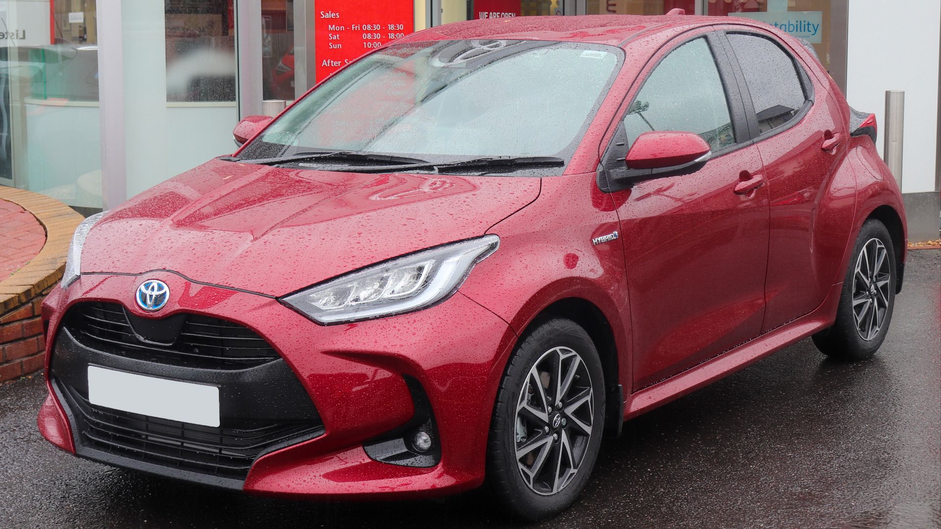 File:2020 Toyota Yaris Design HEV CVT 1.5 Front.jpg