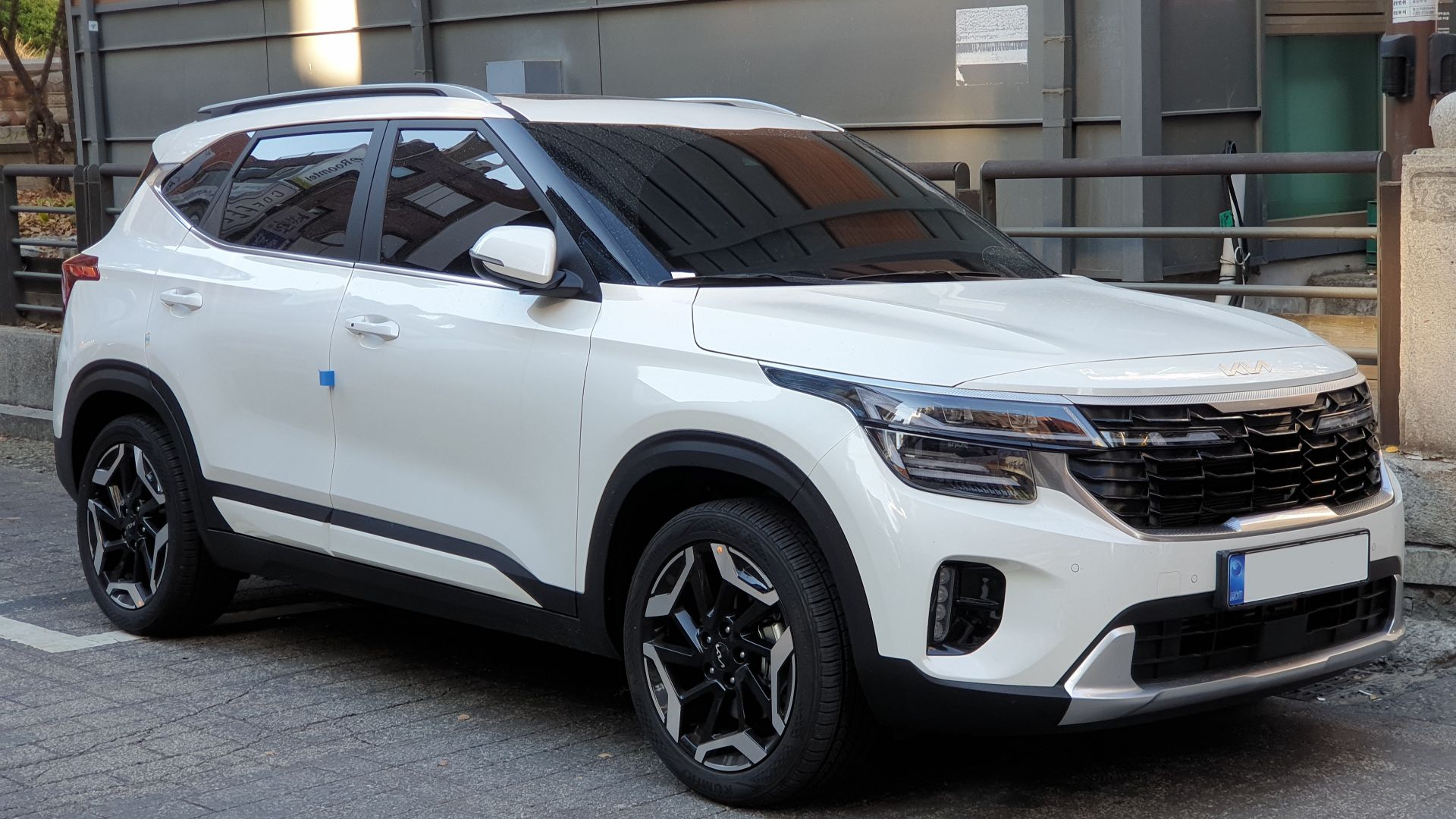 File:Kia Seltos SP2 PE Snow White Pearl (6).jpg