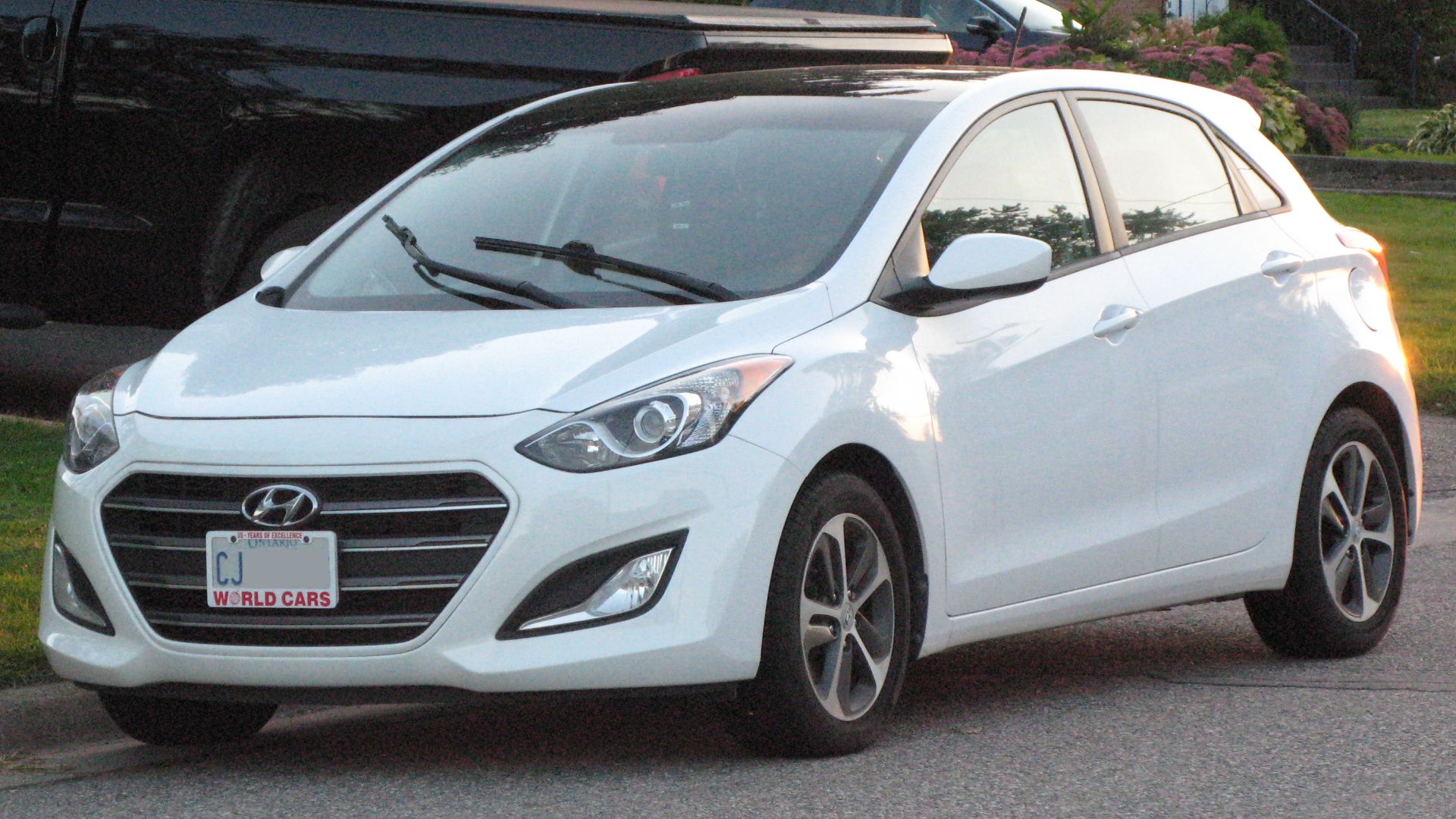 File:2017 Hyundai Elantra GT, Front Left, 09-20-2020.jpg