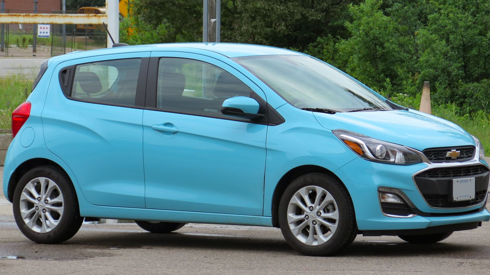 File:2022 Chevrolet Spark 1LT in Mystic Blue, Front Right, 07-11-2023.jpg