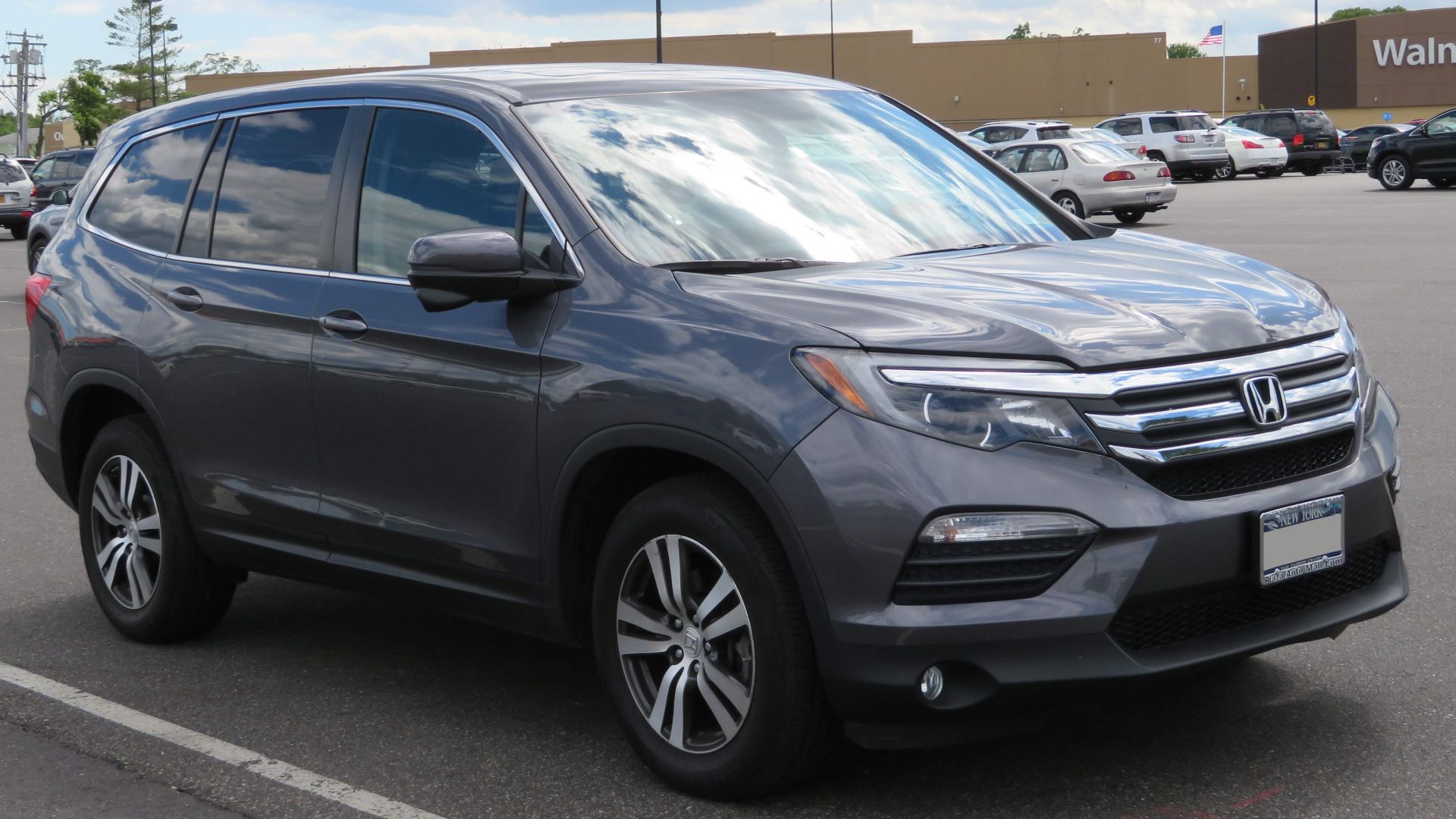File:2017 Honda Pilot AWD front 6.15.18.jpg