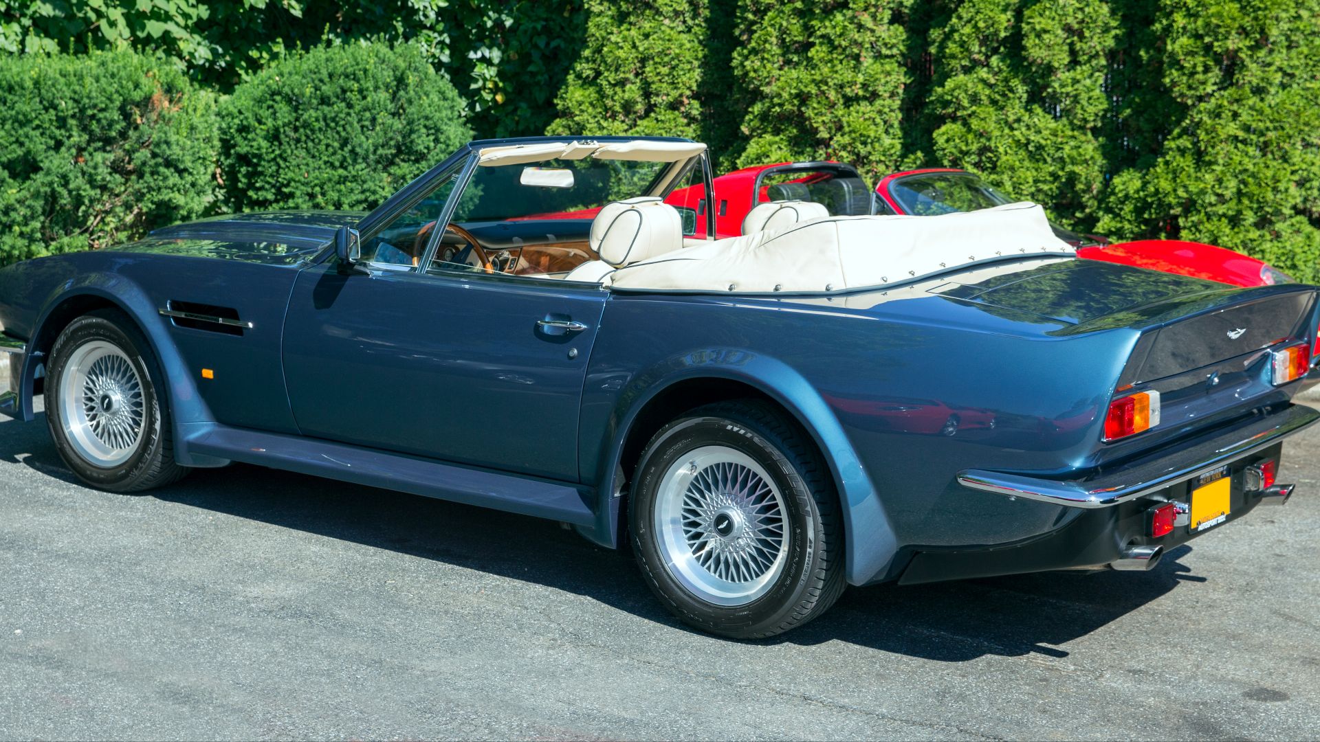 File:1990 Aston Martin V8 Vantage Volante X-pack in blue, rear left.jpg