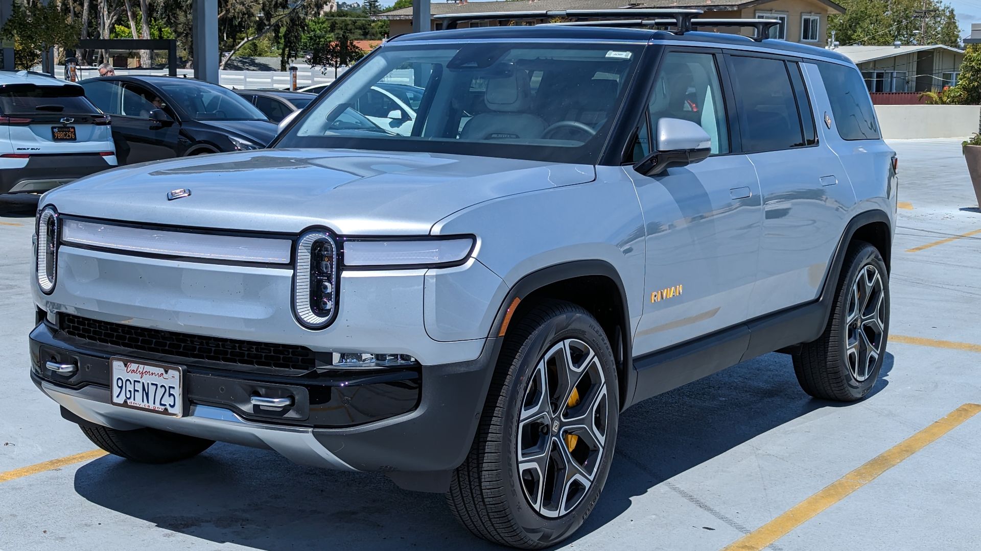 File:Rivian R1S at Hillsdale Shopping Center.jpg