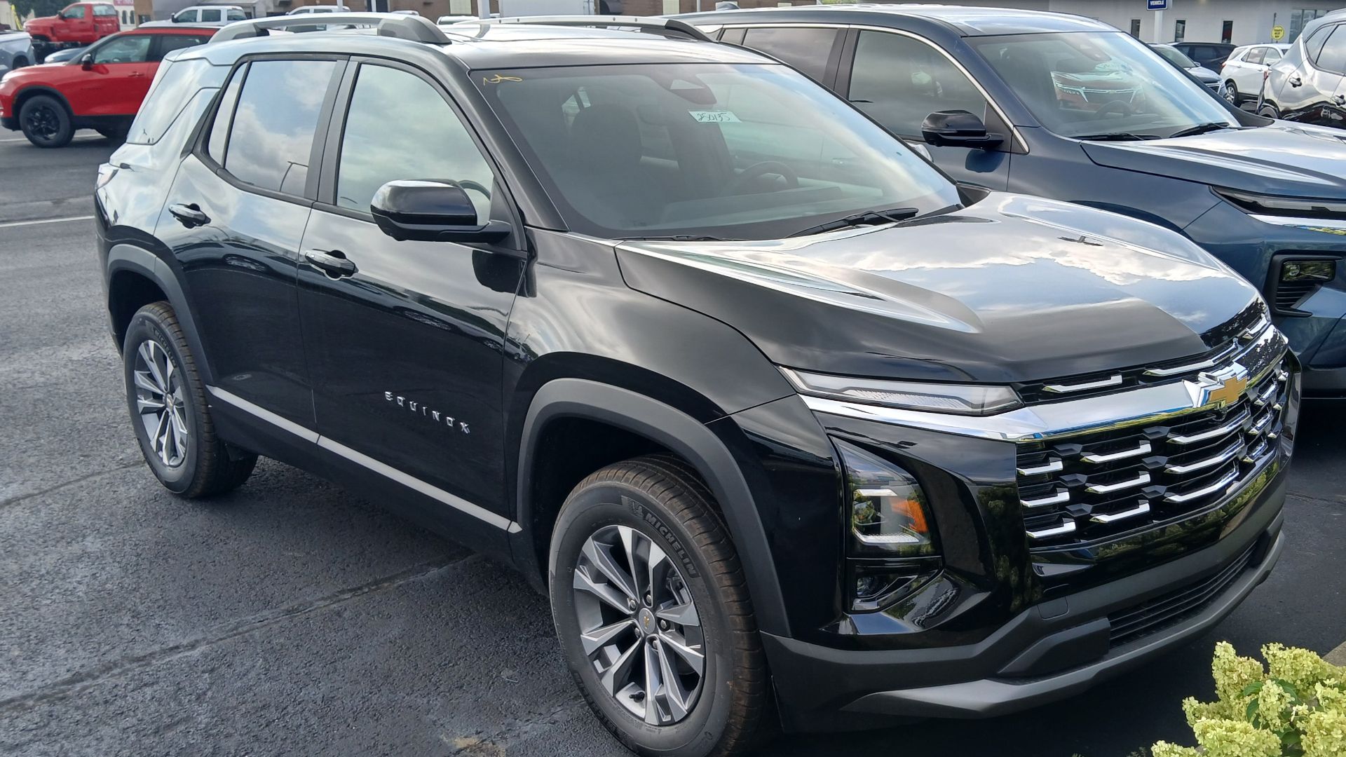 File:2025 Chevrolet Equinox front view.jpg