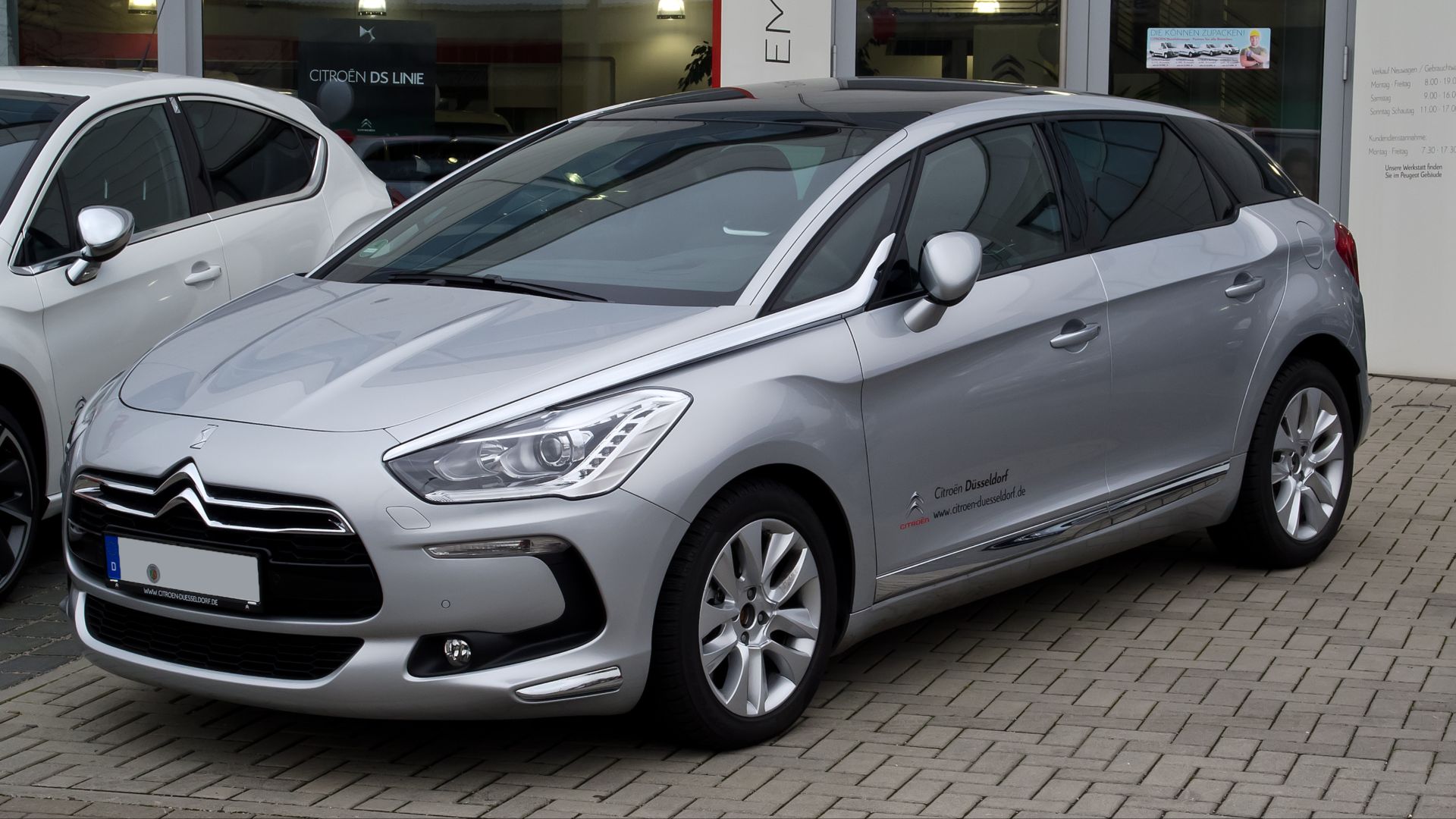 File:Citroën DS5 HDi 165 SoChic – Frontansicht, 3. März 2012, Düsseldorf.jpg