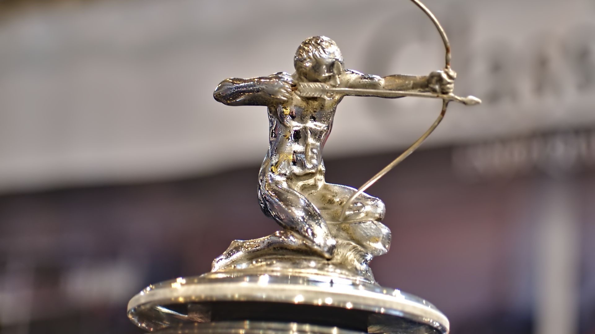 File:Pierce Arrow Kühlerfigur (46959000454).jpg