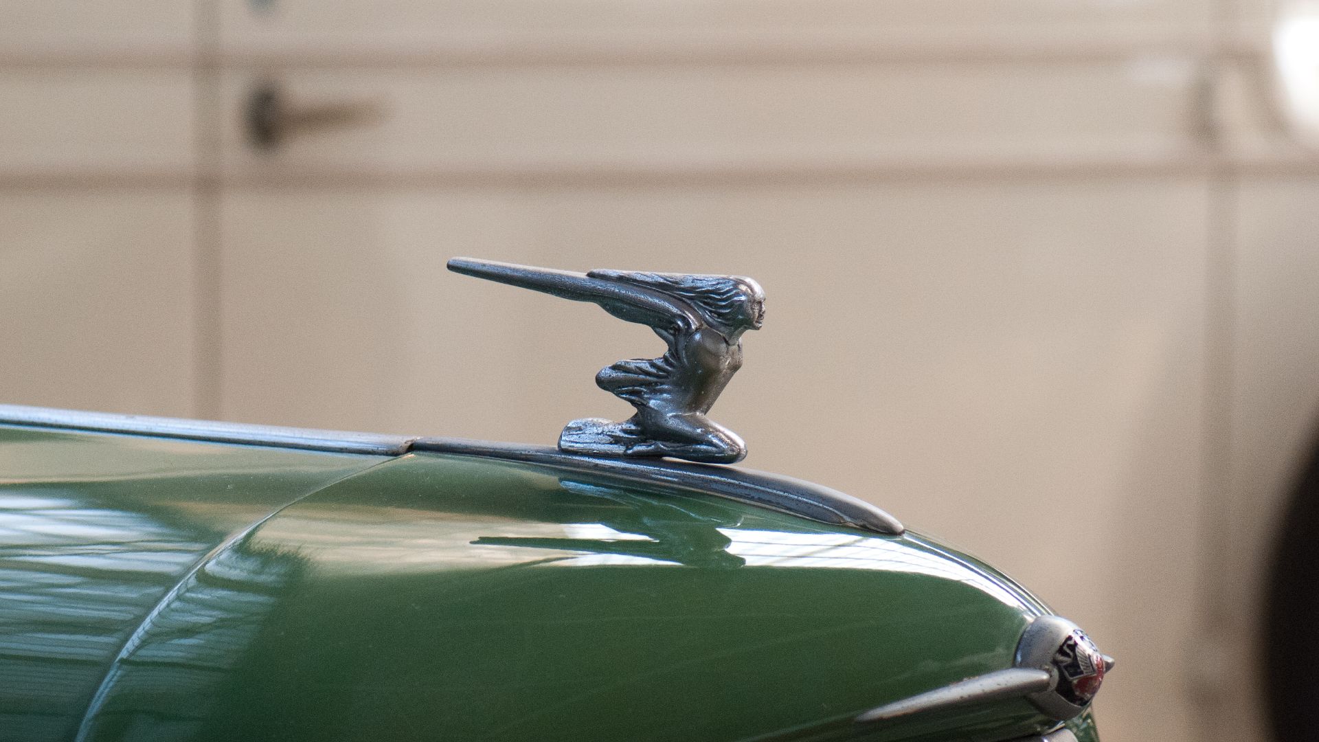 File:Winged hood ornament (6091888784).jpg