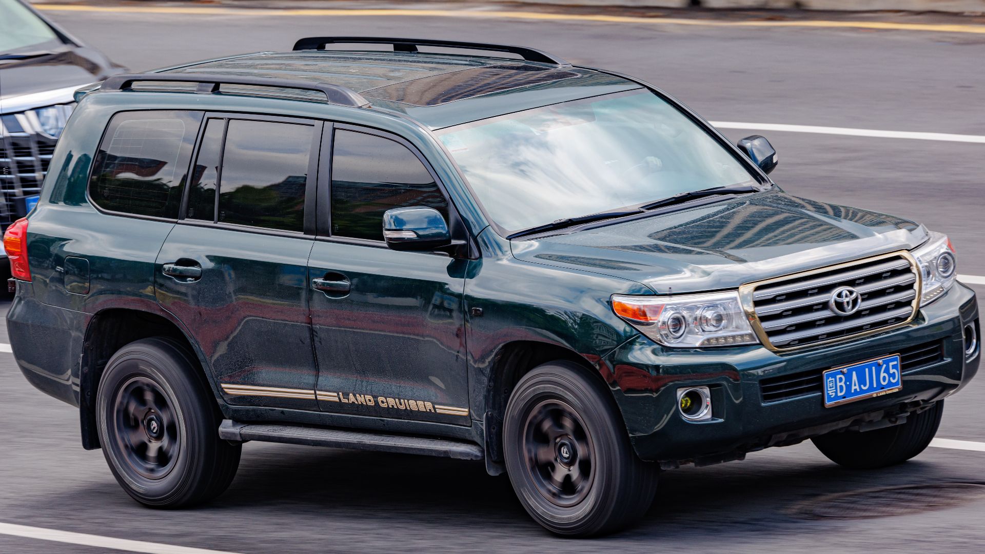 File:TOYOTA LAND CRUISER (J200) China (2).jpg