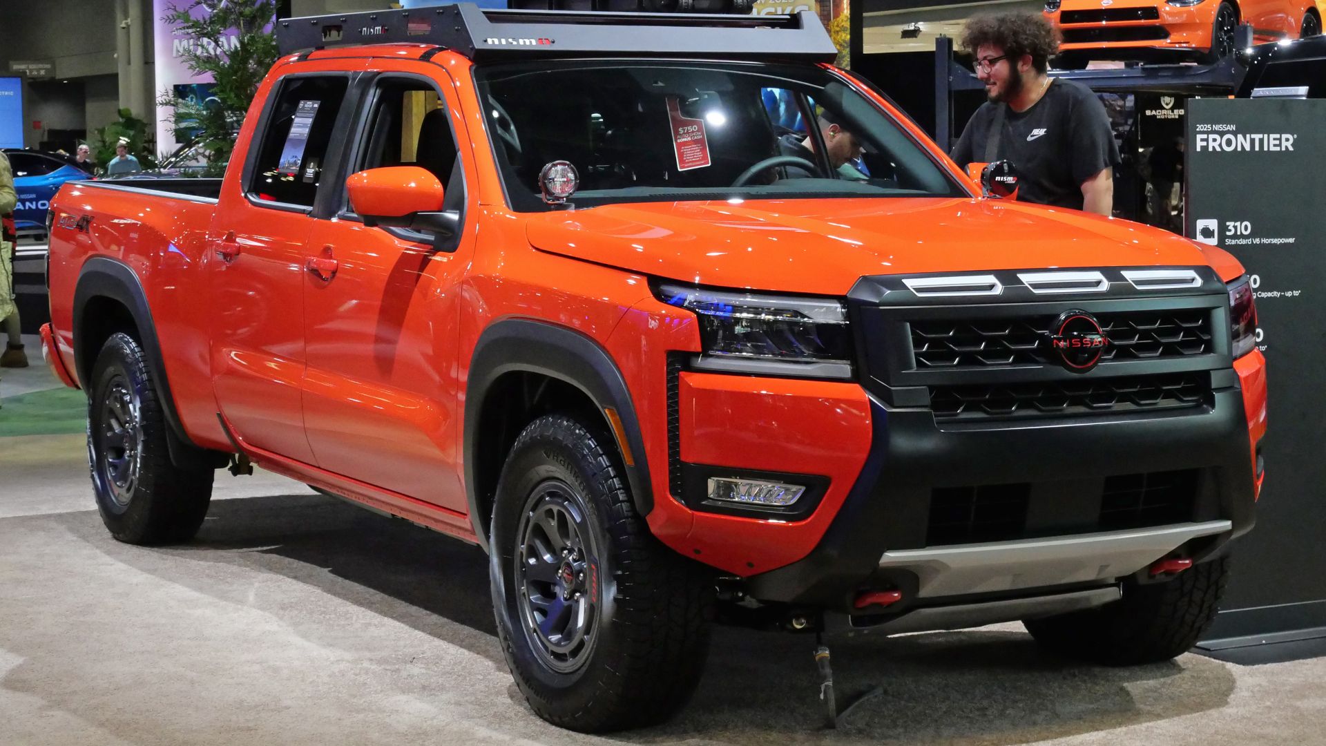 File:2025 Nissan Frontier Pro-4X, front NYIAS 2025.jpg