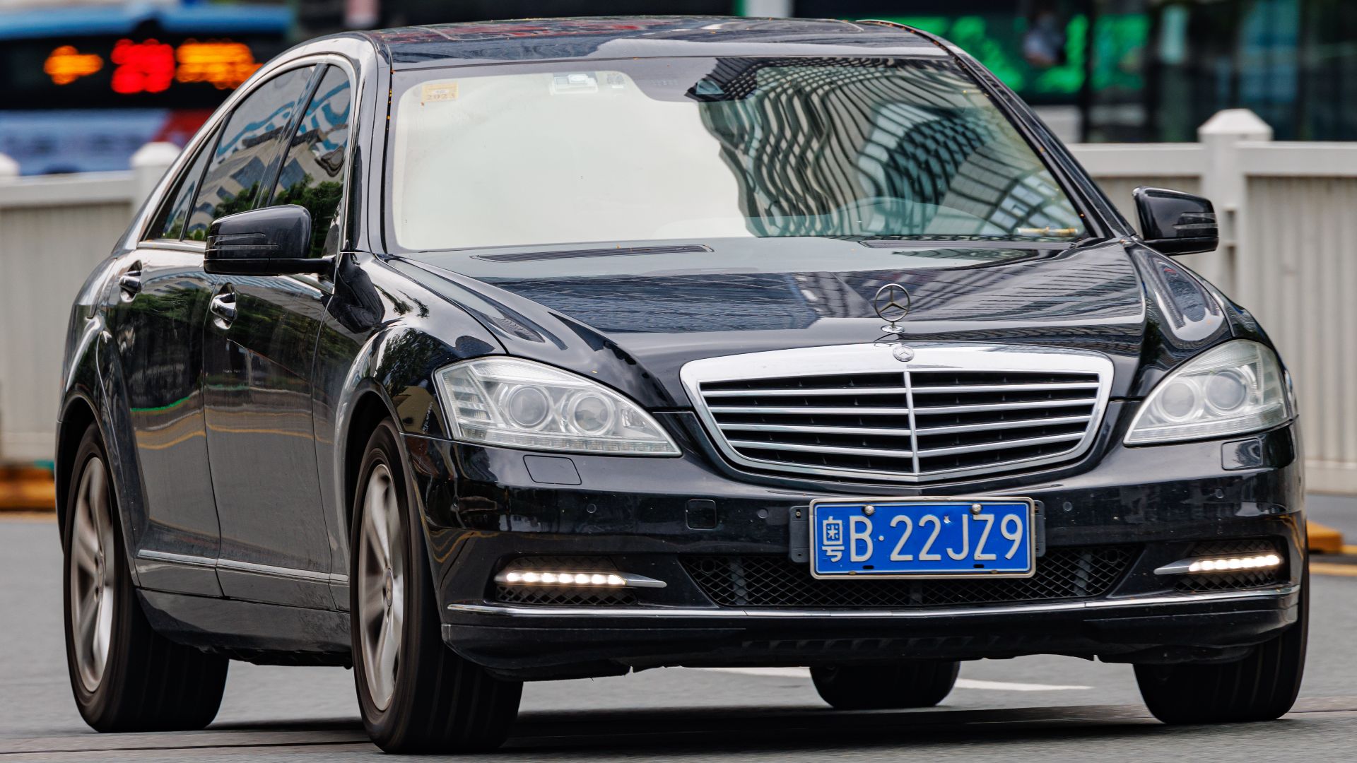 File:MERCEDES-BENZ S-CLASS (V221) China (2).jpg
