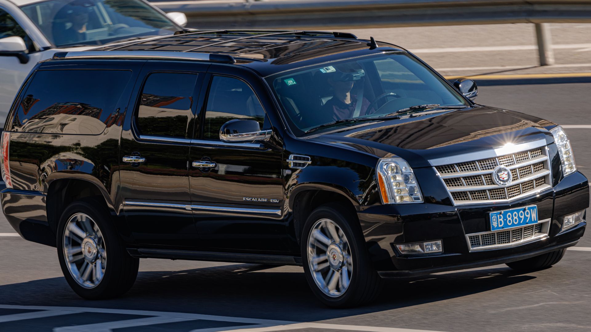 File:CADILLAC ESCALADE ESV THIRD GENERATION China.jpg