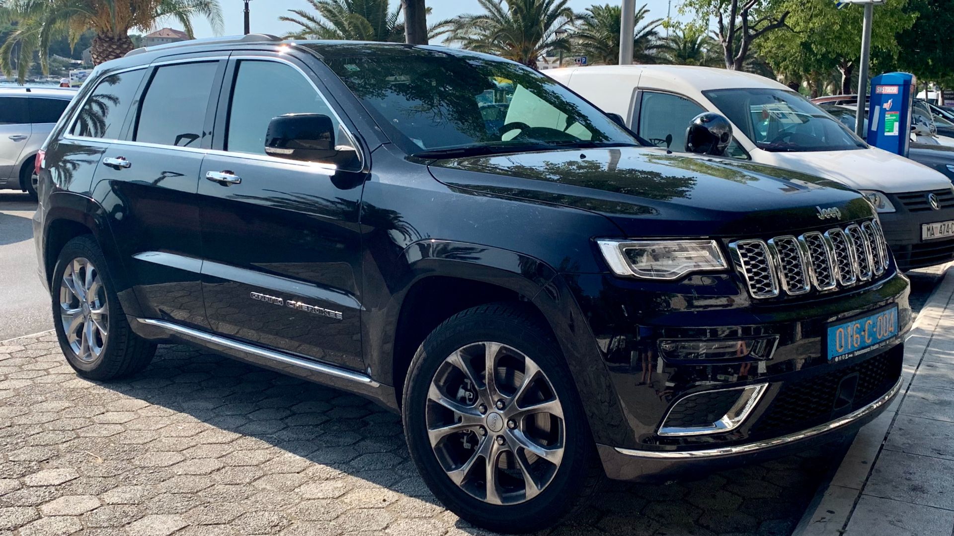 File:Jeep Grand Cherokee 2017 Makarska.jpg