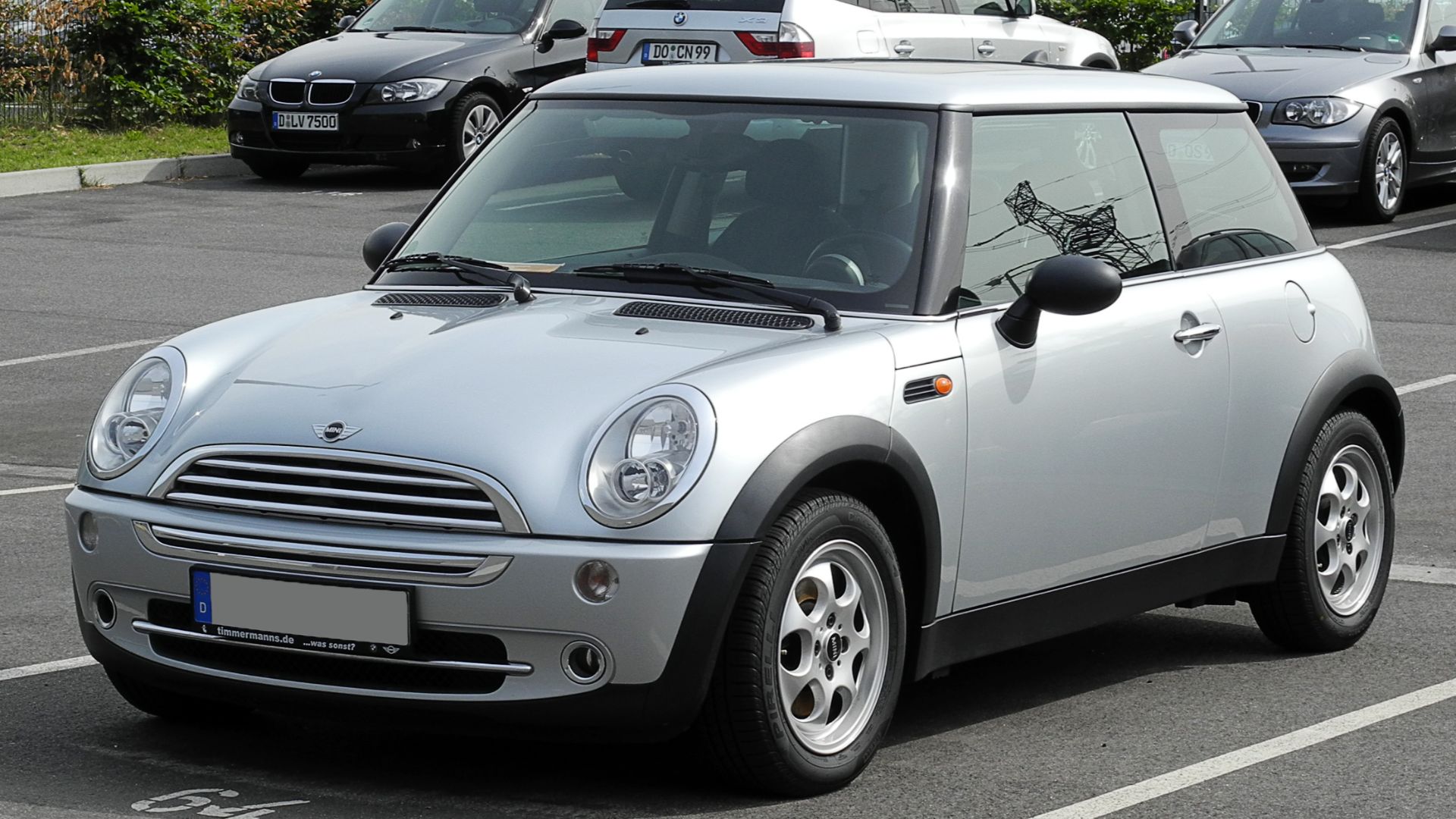 File:Mini One (R50) – Frontansicht, 12. Juni 2011, Düsseldorf.jpg