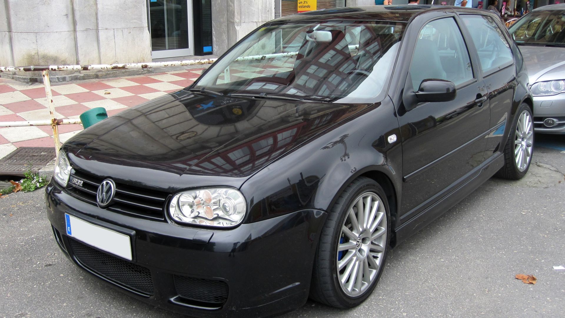 File:2004 Volkswagen Golf R32 IV (Typ 1J) (4999226158).jpg
