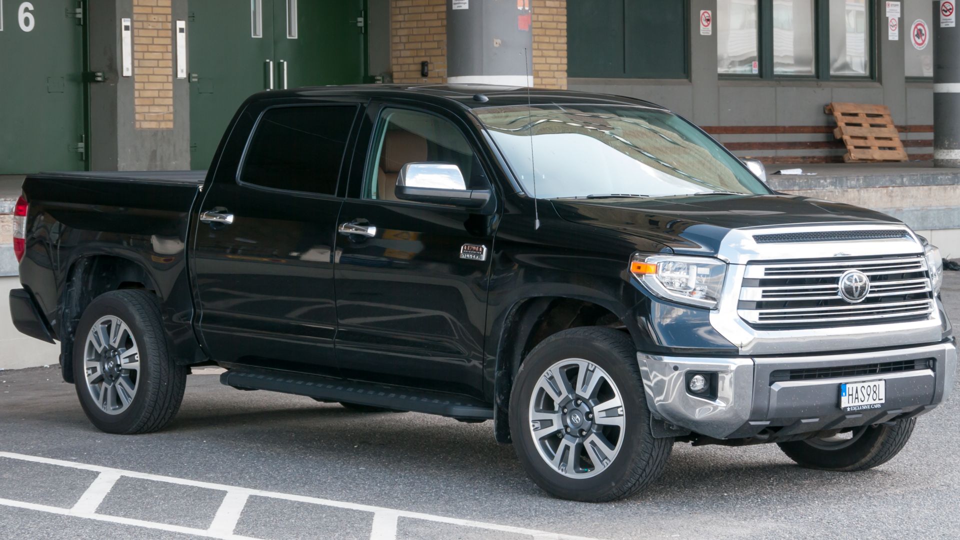 File:Toyota Tundra, Stockholm ( 1090862).jpg