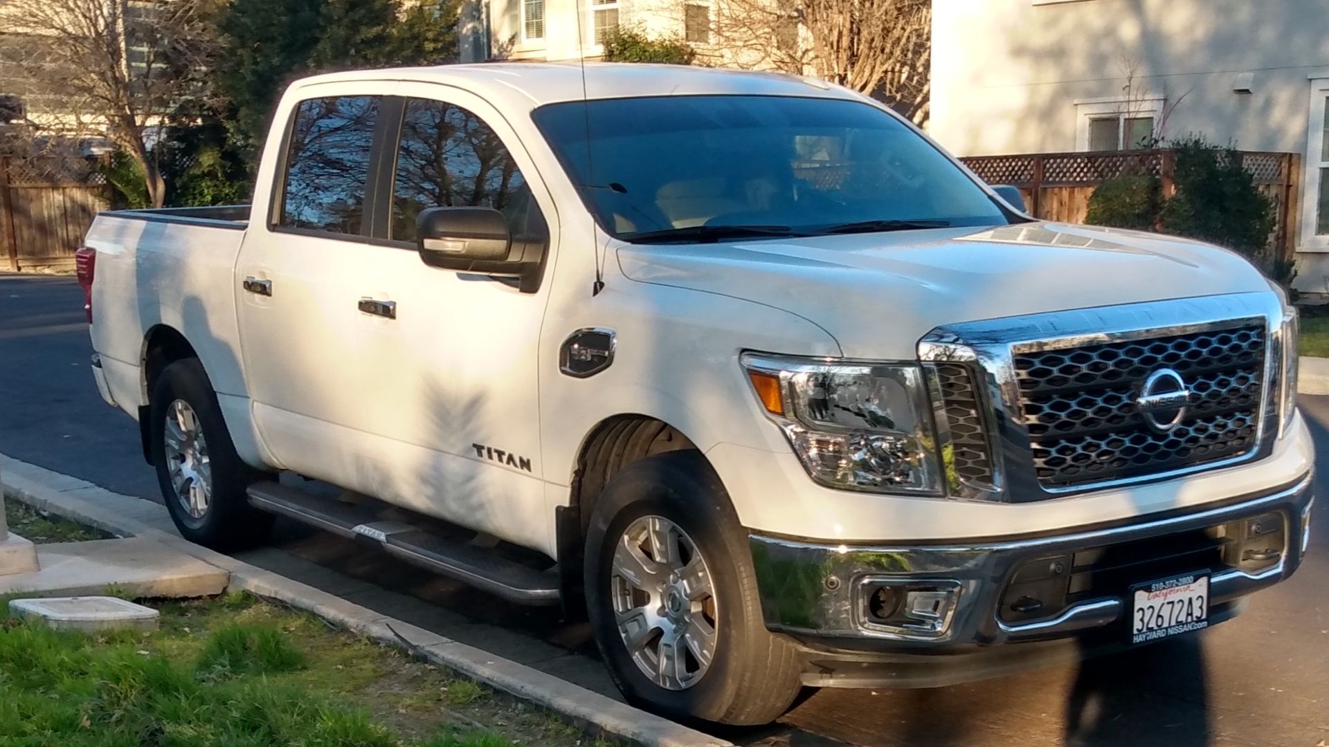 File:2017 Nissan Titan SV.jpg