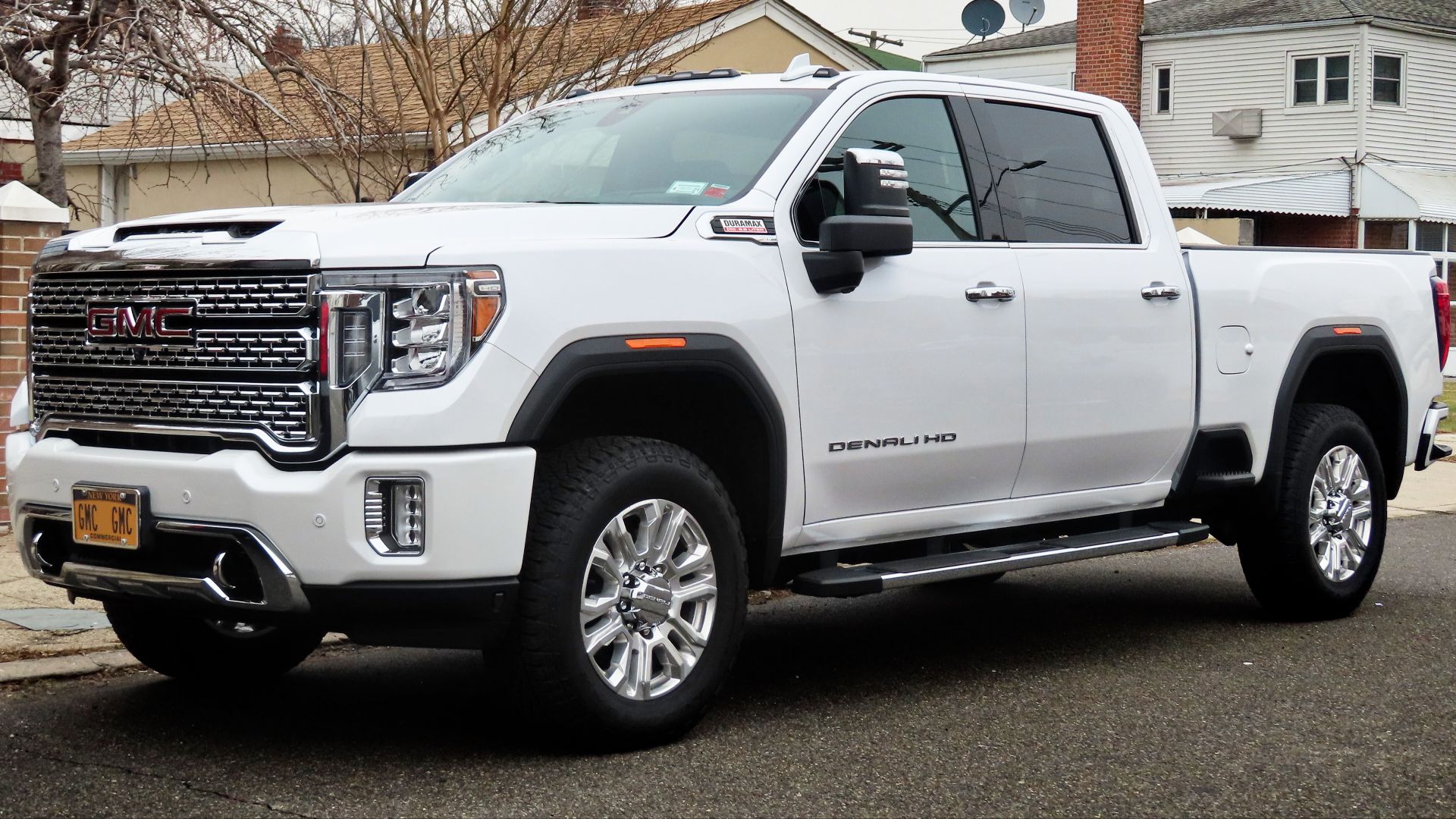 File:2020 GMC Sierra 2500 Denali HD, Duramax 6.6L, front 2.1.20.jpg