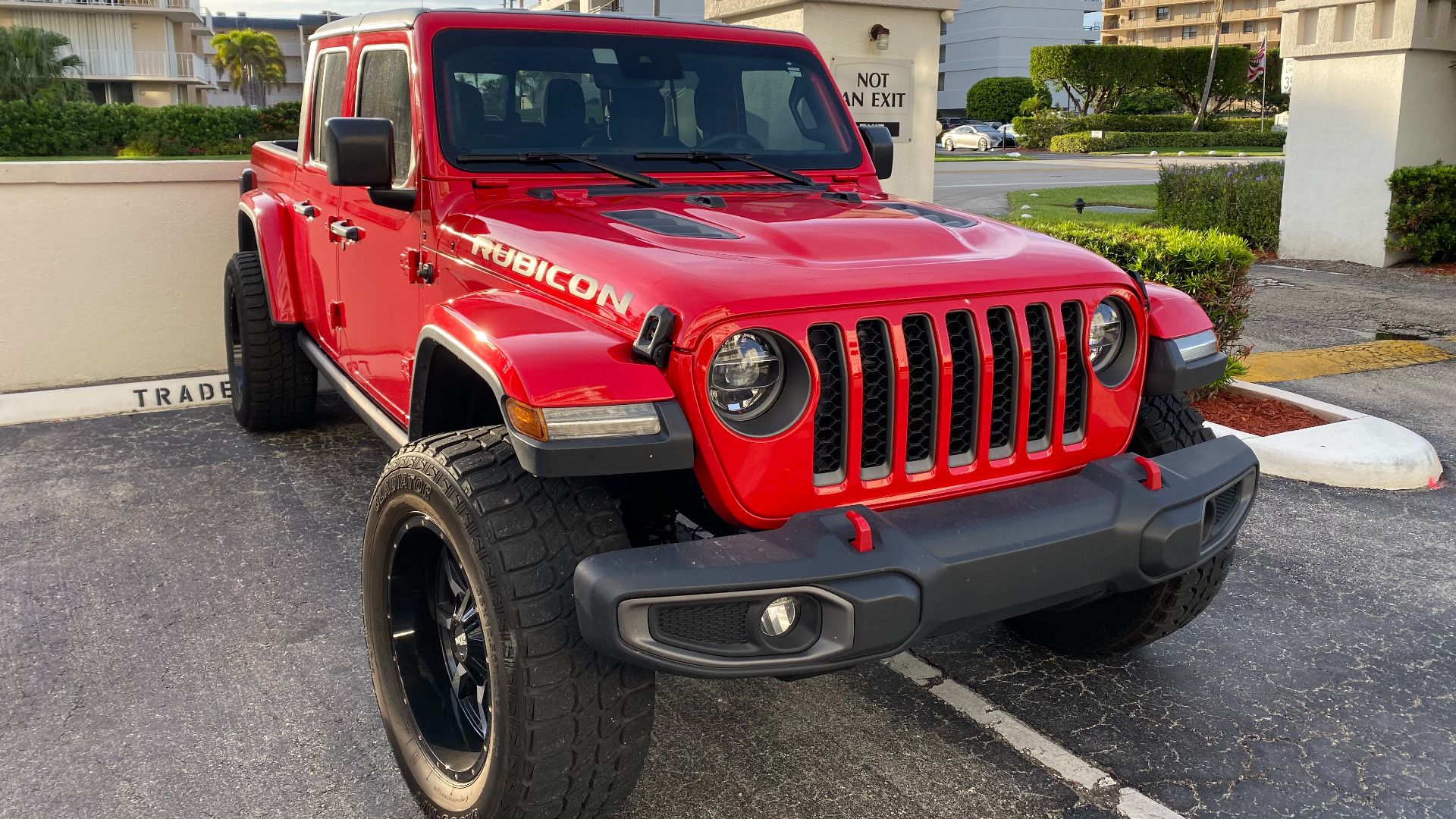 File:Jeep Gladiator (JT) Rubicon in red - 1of2.jpg
