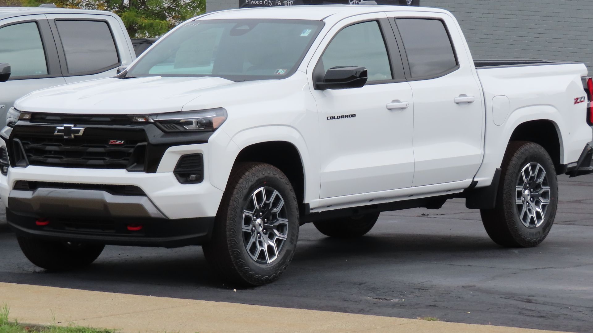 File:2024 Chevrolet Colorado Z71, front left, 09-28-2024.jpg