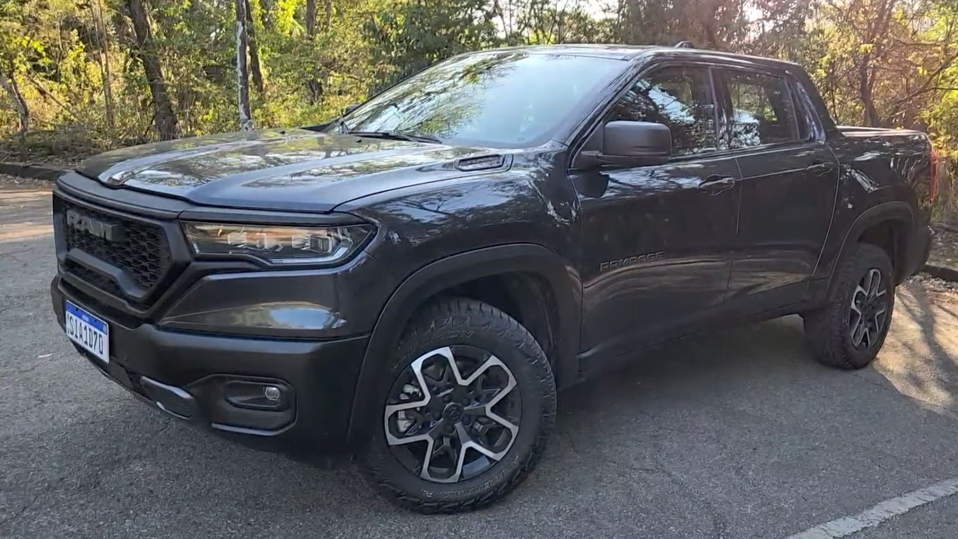 File:2024 Ram Rampage Rebel (Brazil) front view.png