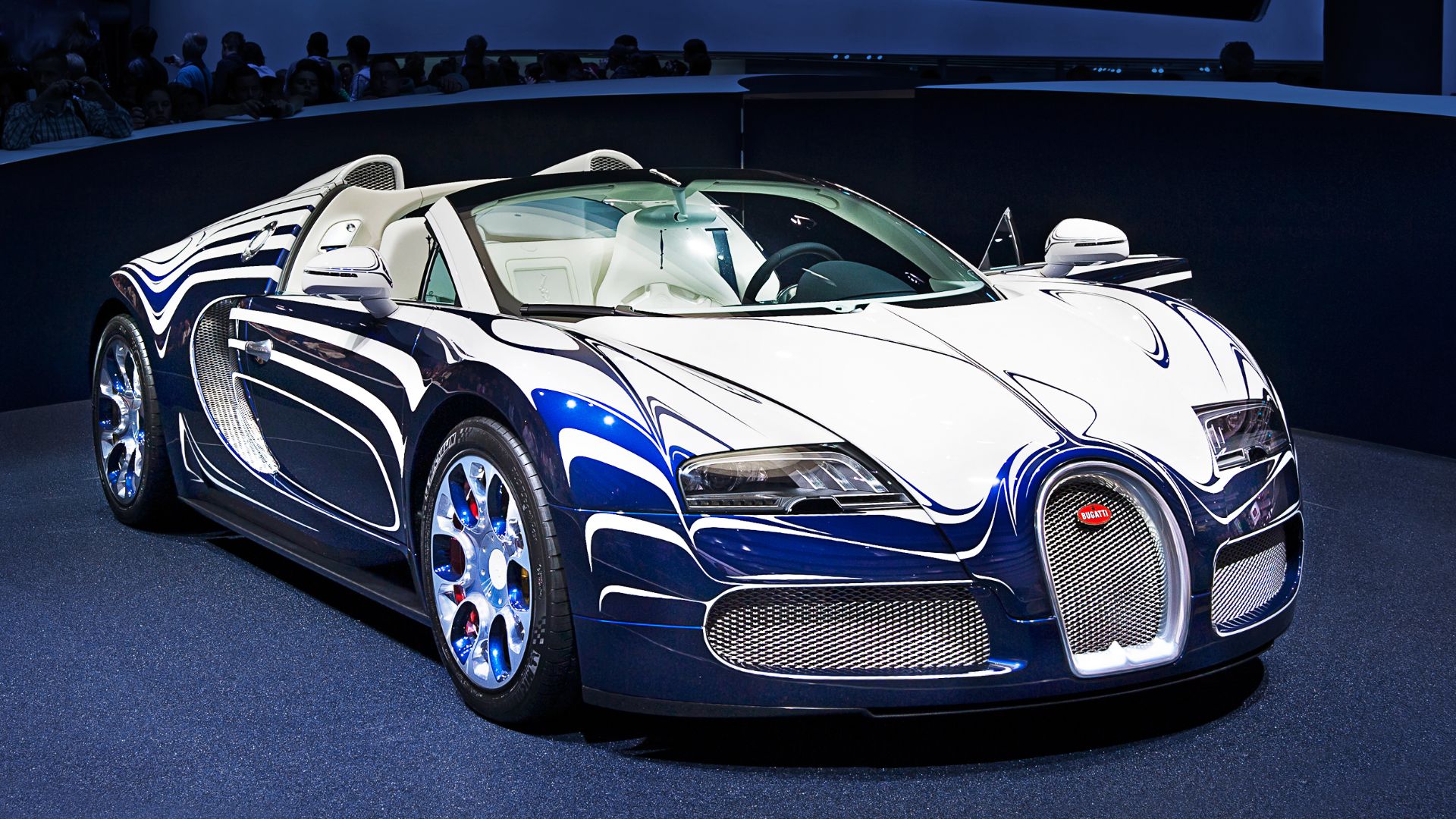 File:Bugatti Veyron IAA 2011.jpg