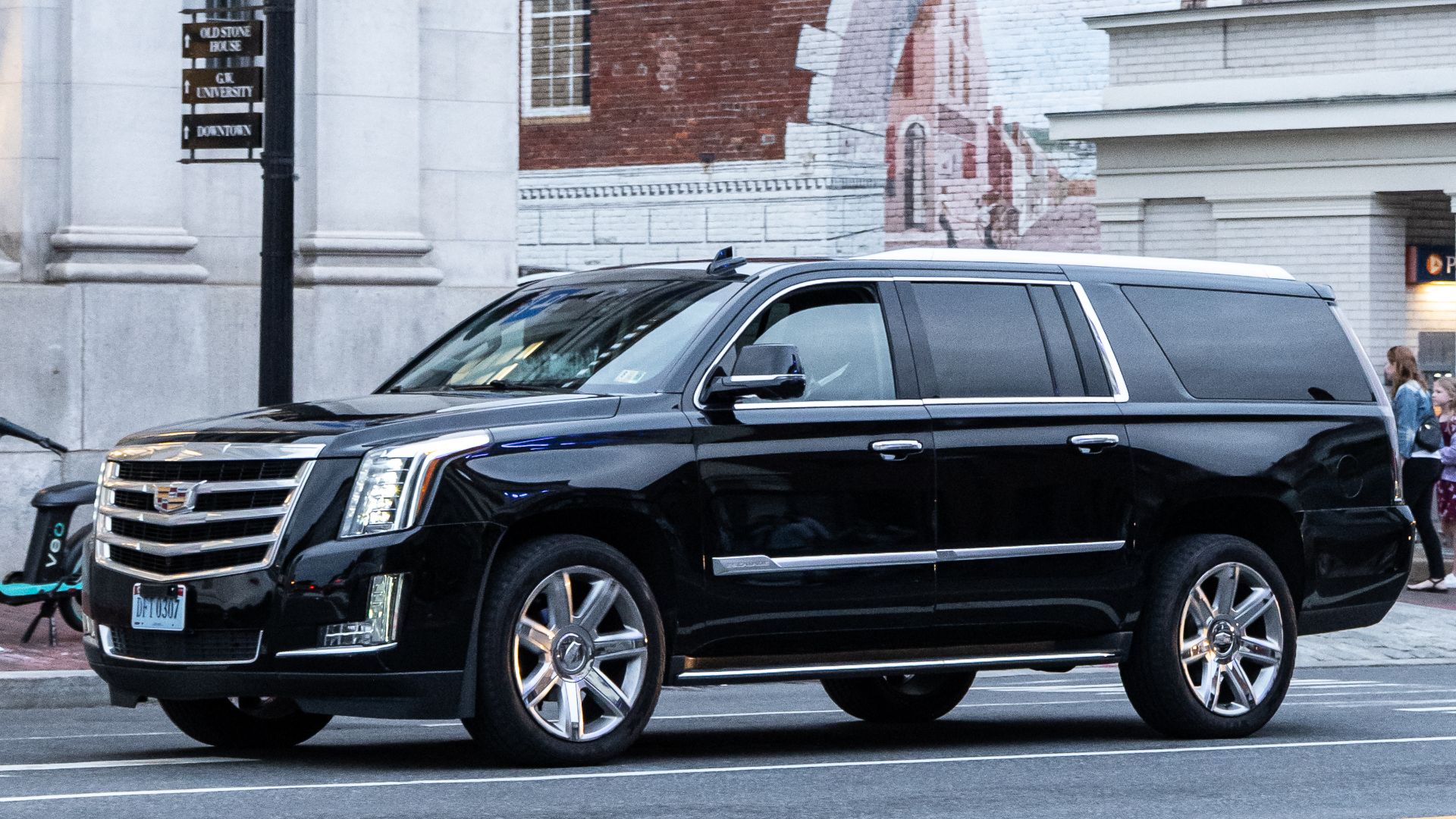 File:Cadillac Escalade ESV (GMTK2XX) Washington DC Metro Area, USA (2).jpg