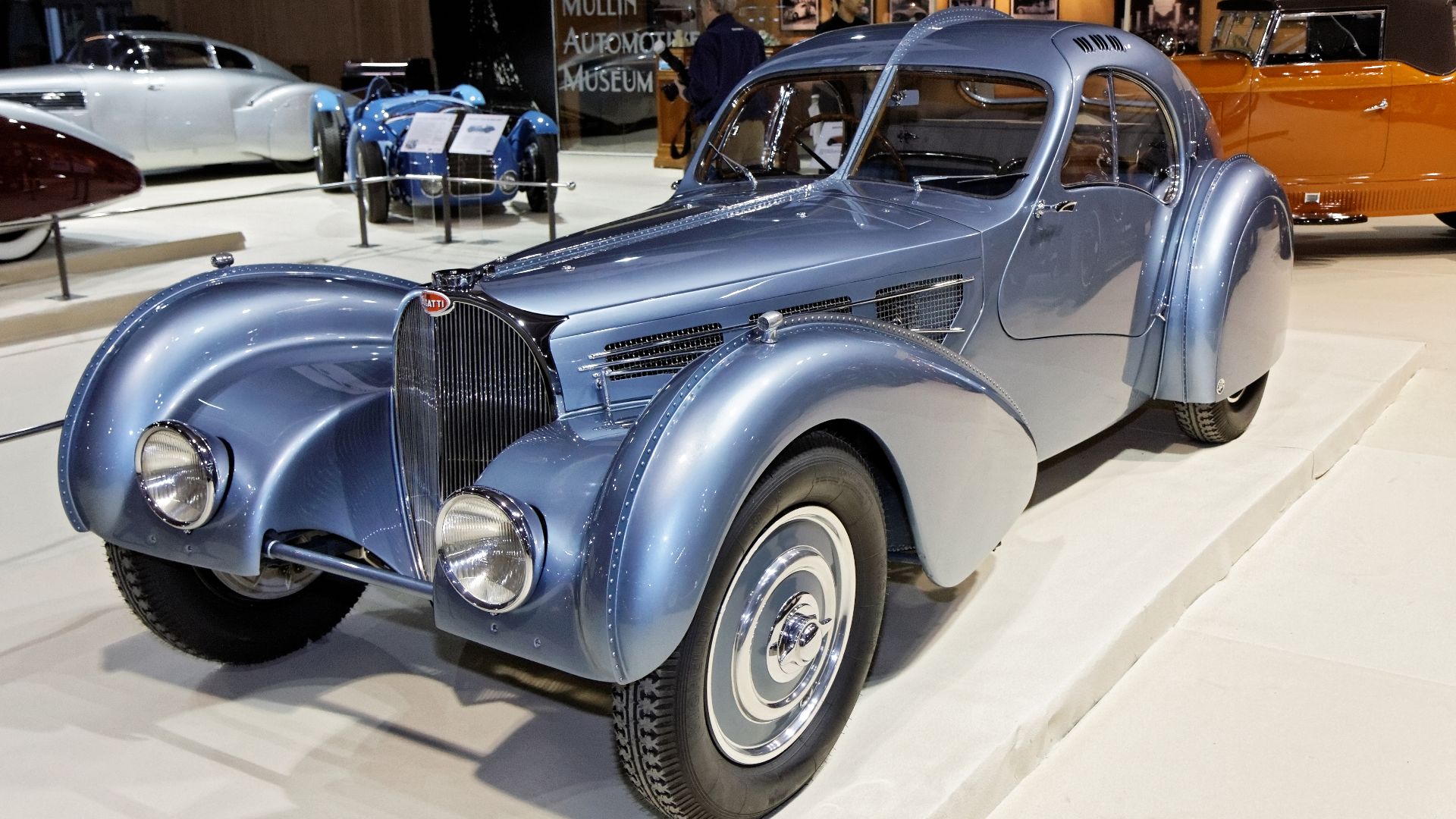 File:Paris - Retromobile 2012 - Bugatti type 57SC Atlantic - 1936 - 001.jpg