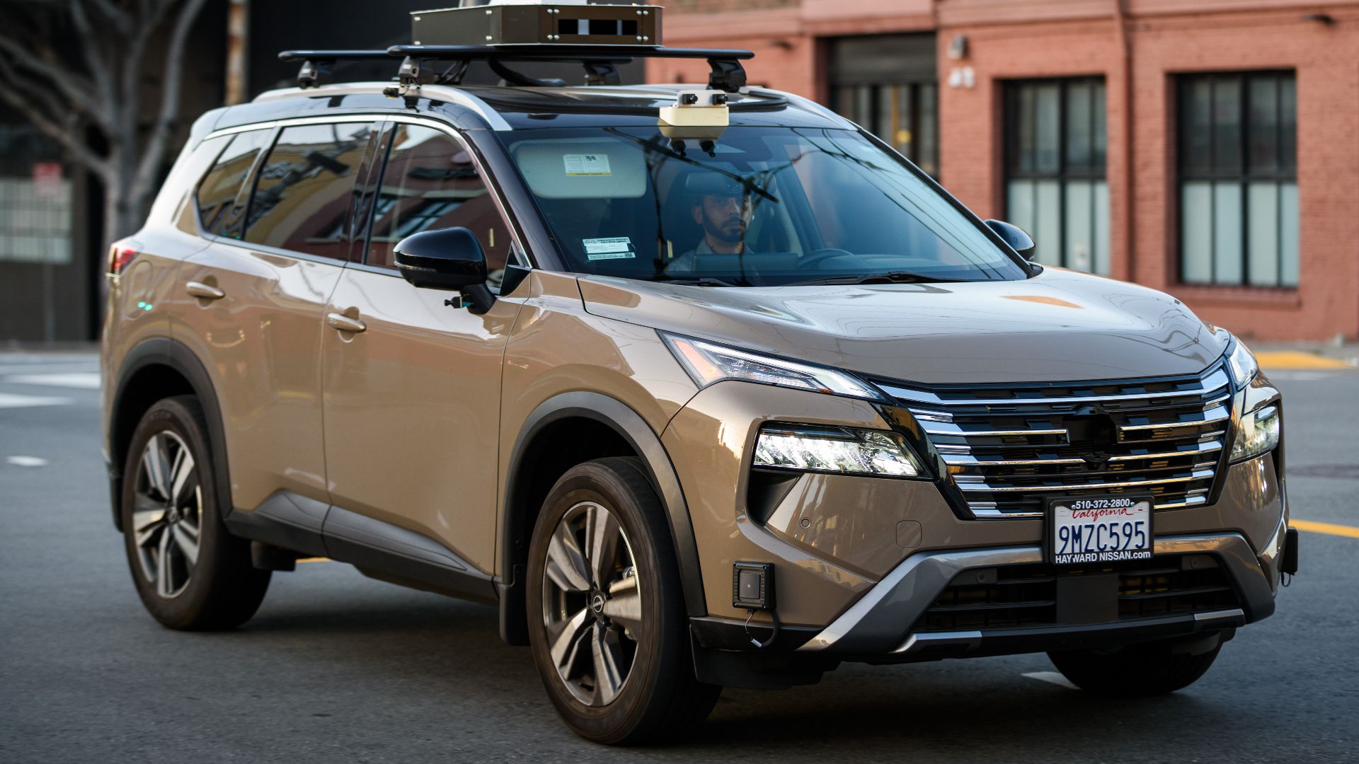 File:Unmarked Nissan Rogue - Possible Test Autonomous Vehicle - San Francisco, May 2025 02.jpg