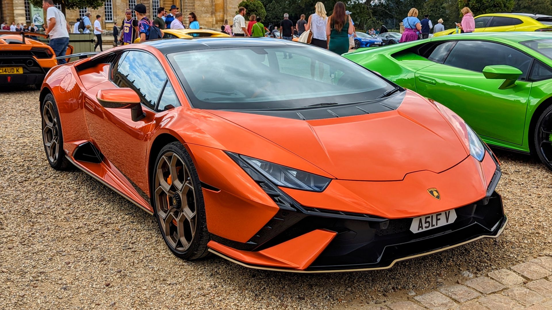File:2023 Lamborghini Huracan Tecnica 3.jpg