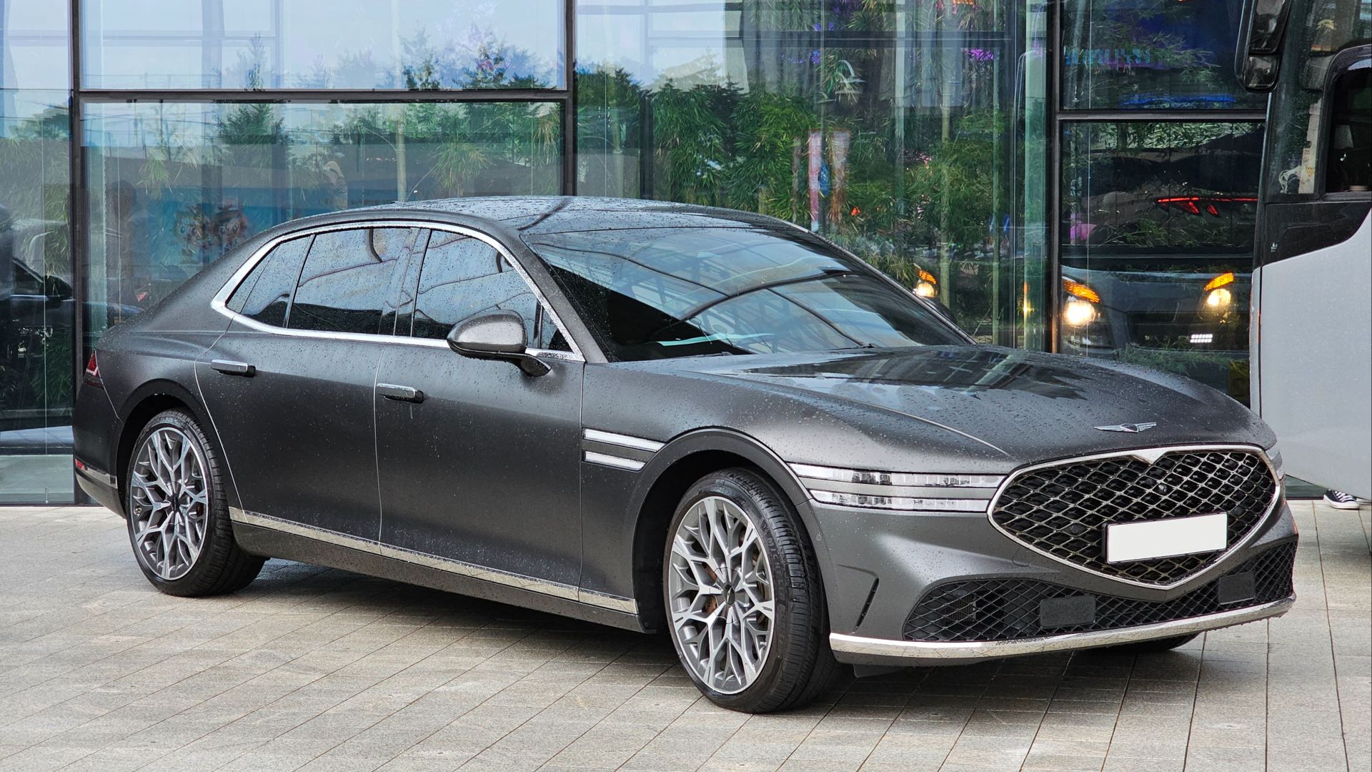 File:Genesis G90 3.5T 48V E-Supercharger AWD RS4 Makalu Gray Matte (34).jpg