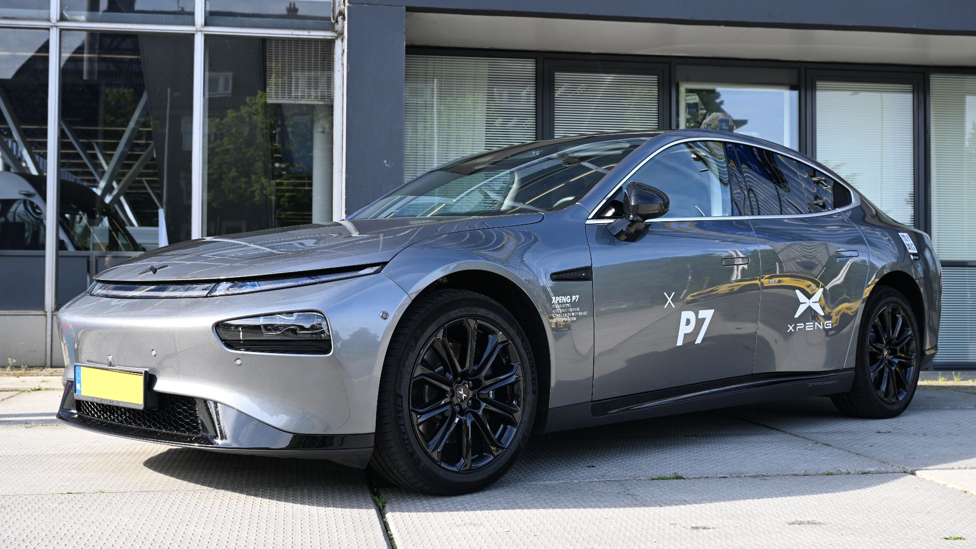 File:Xpeng P7 Fully Charged Europe 2022 2.jpg