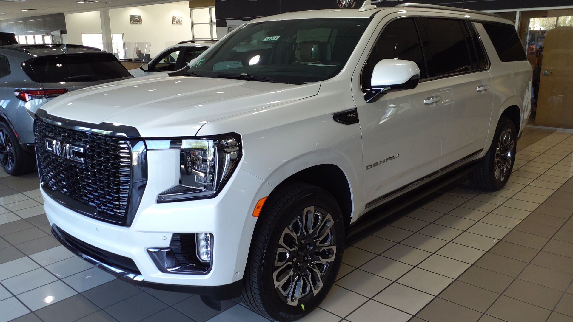 File:23 GMC Yukon XL Denali Ultimate (1).jpg