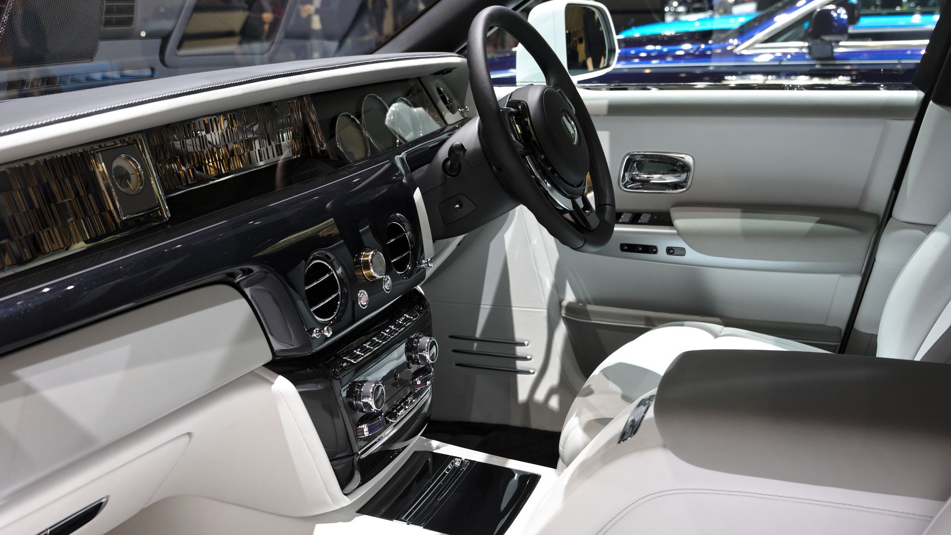 File:Rolls-Royce Phantom VIII Genf 2019 1Y7A5700.jpg
